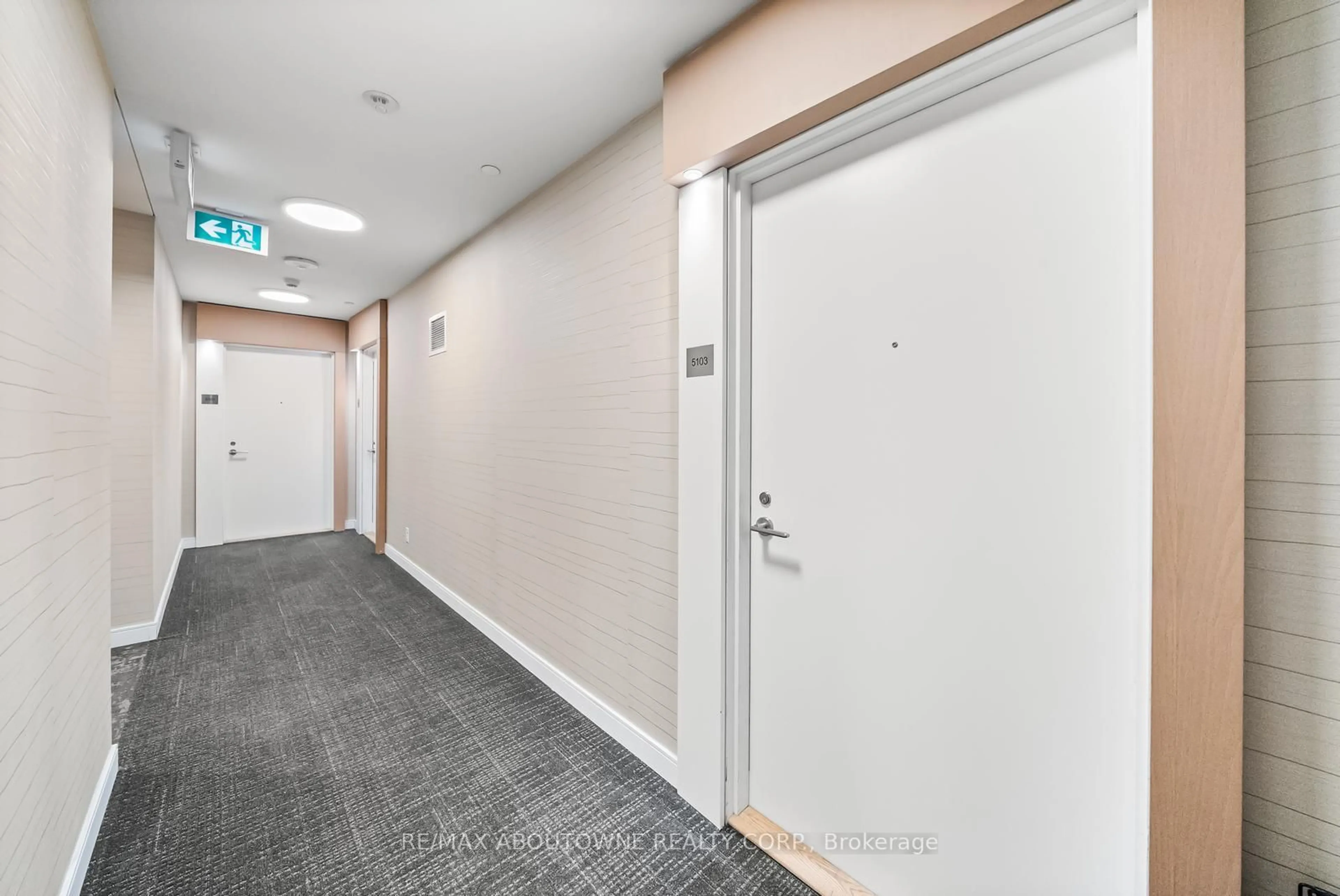 Indoor foyer for 70 Annie Craig Dr #5103, Toronto Ontario M8V 0G2