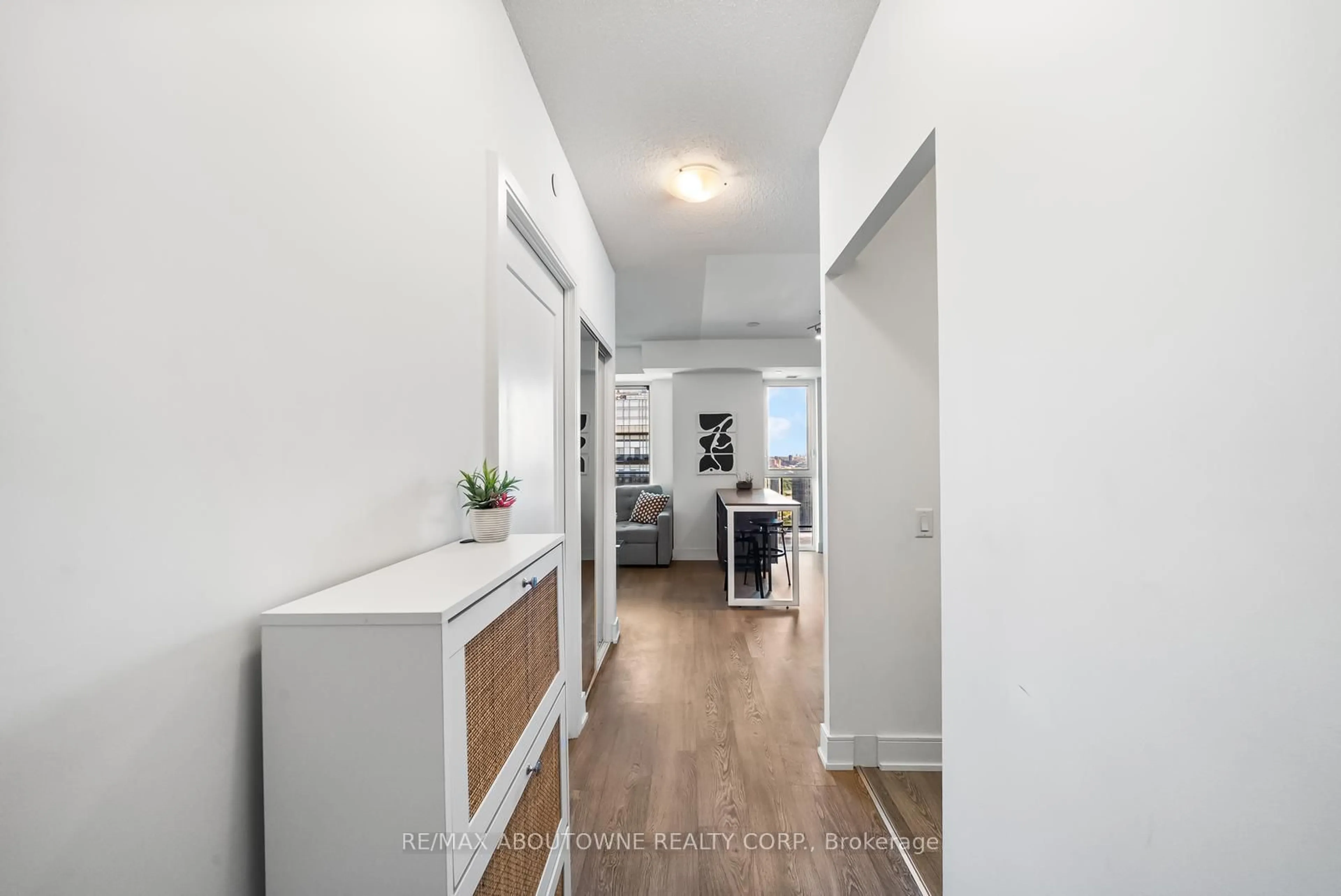 Indoor entryway for 70 Annie Craig Dr #5103, Toronto Ontario M8V 0G2