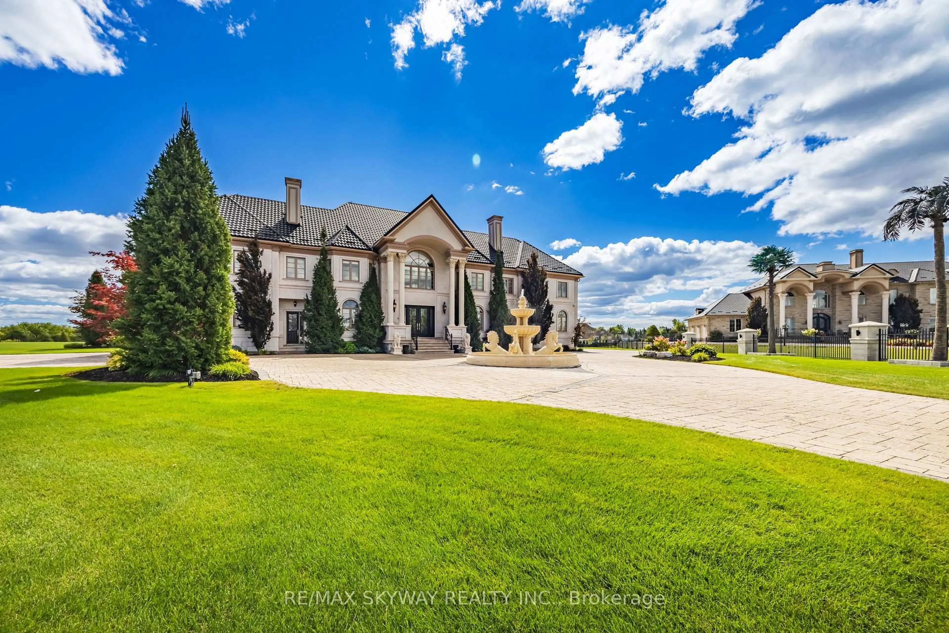 A pic from outside/outdoor area/front of a property/back of a property/a pic from drone, unknown for 25 Everglade Dr, Brampton Ontario L6P 0R2