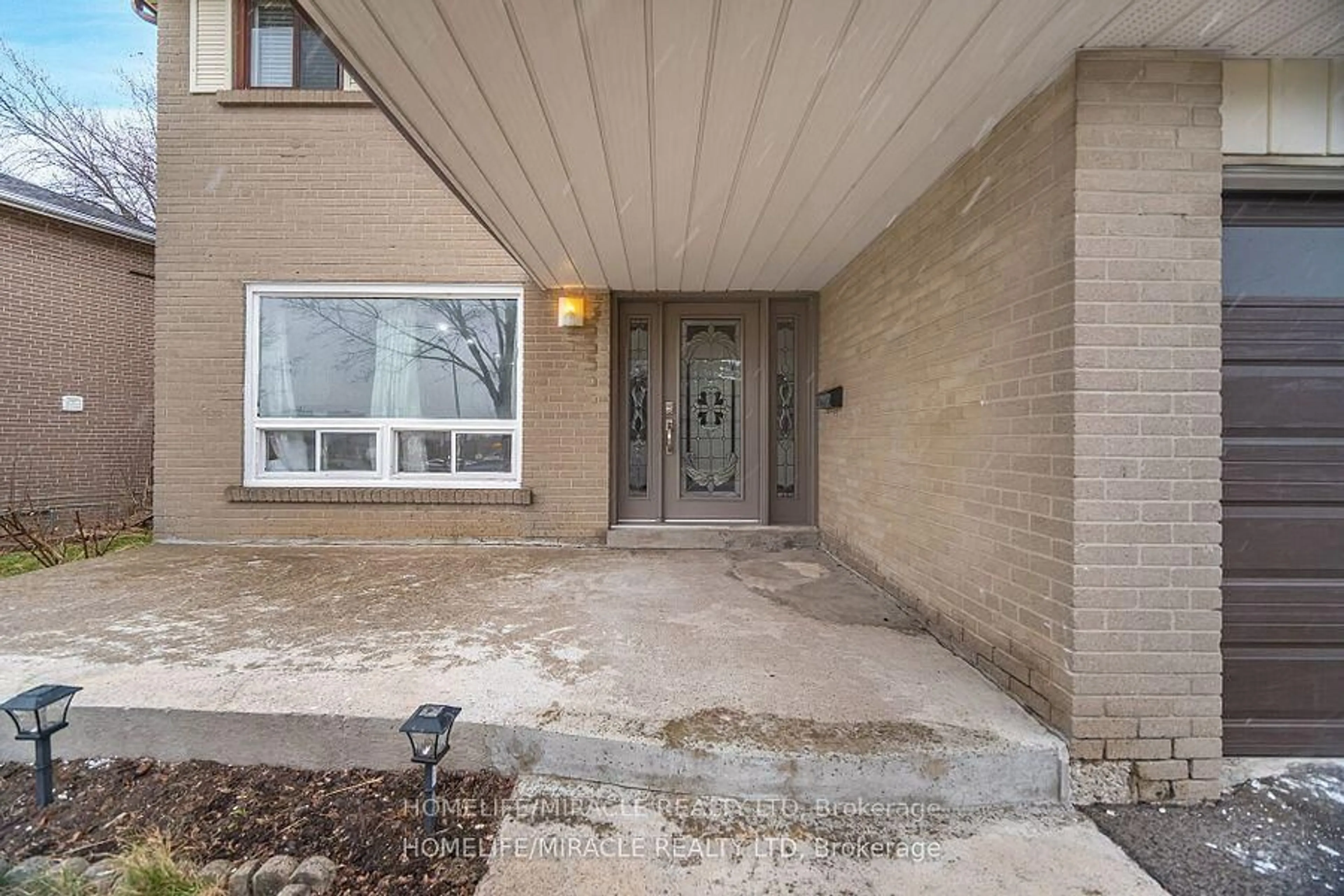 Indoor entryway for 345 Silverstone Dr, Toronto Ontario M9V 3J8