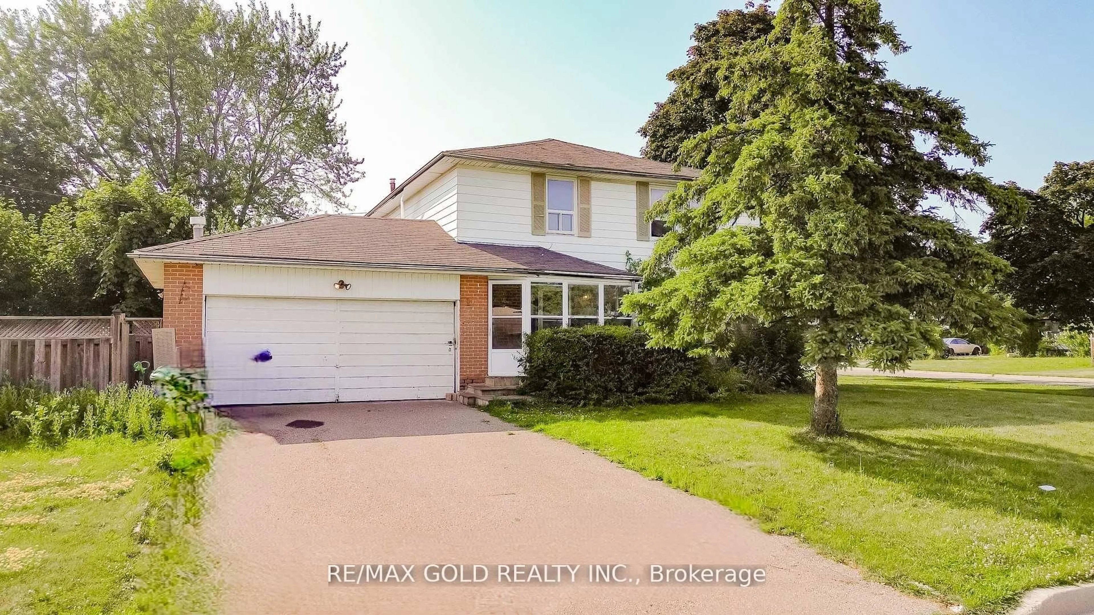 Home with vinyl exterior material, street for 1 Dartnell Pl, Brampton Ontario L6T 1P3