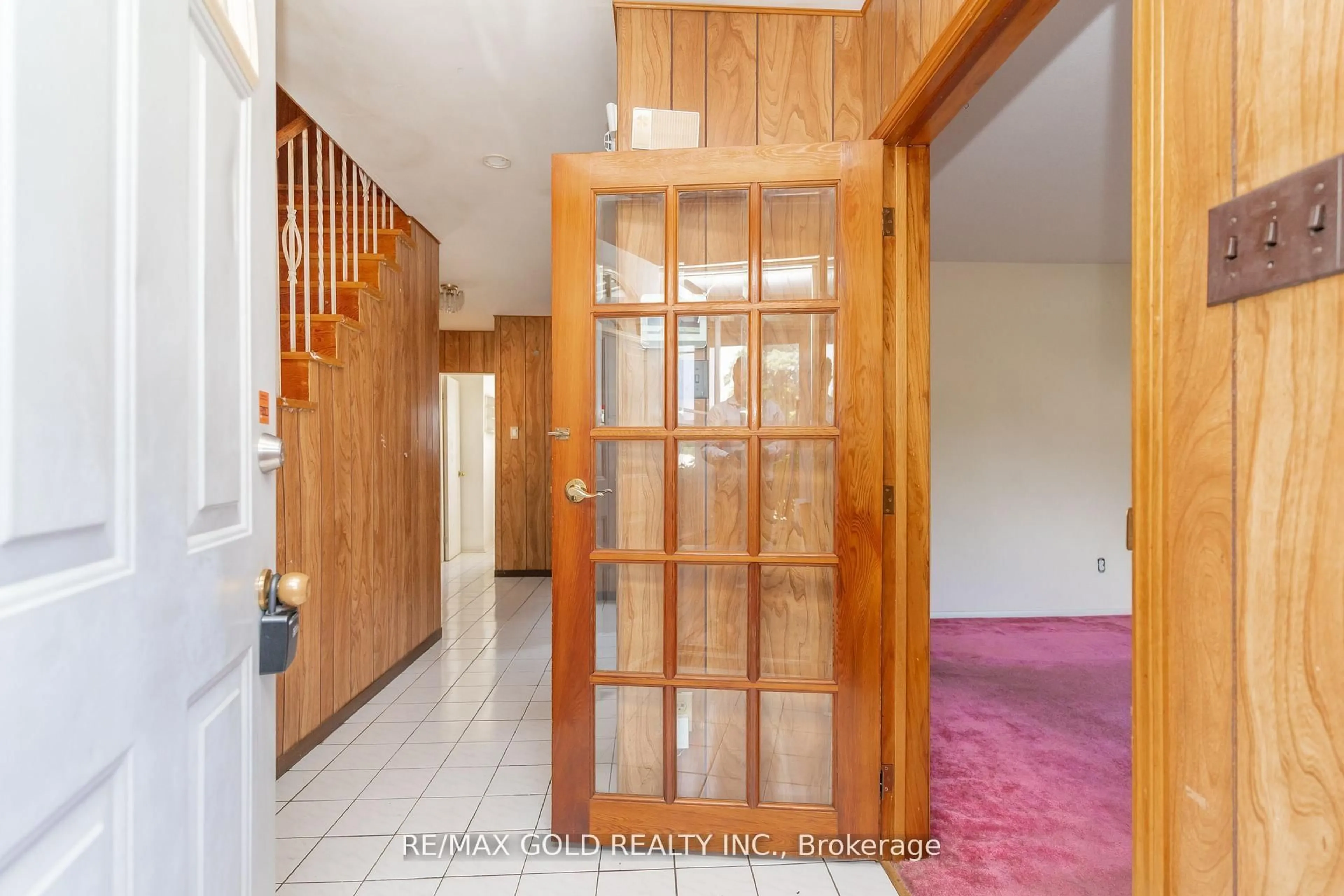 Indoor foyer for 1 Dartnell Pl, Brampton Ontario L6T 1P3