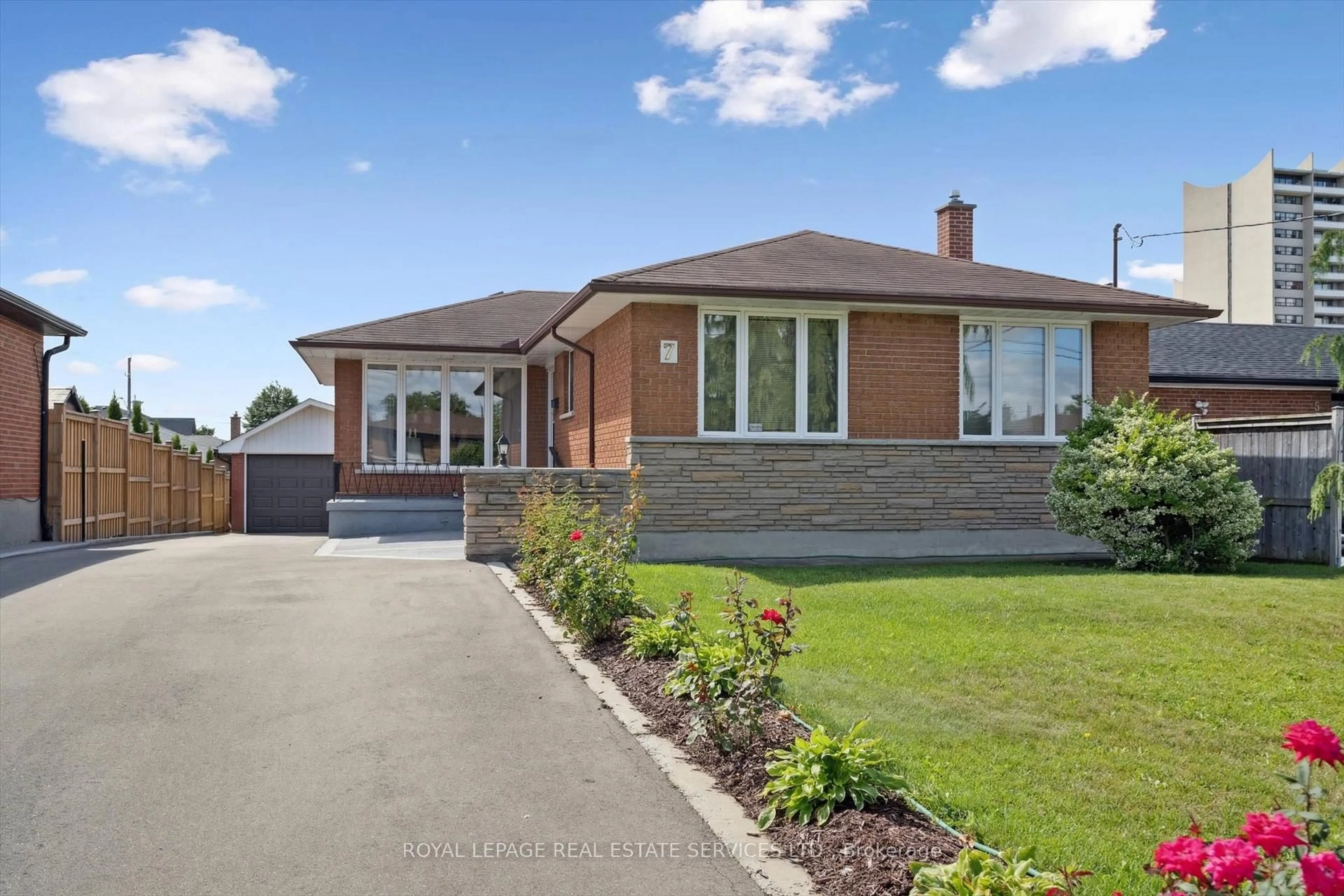 Home with brick exterior material, street for 7 Gatesgill Cres, Toronto Ontario M3M 1Y1