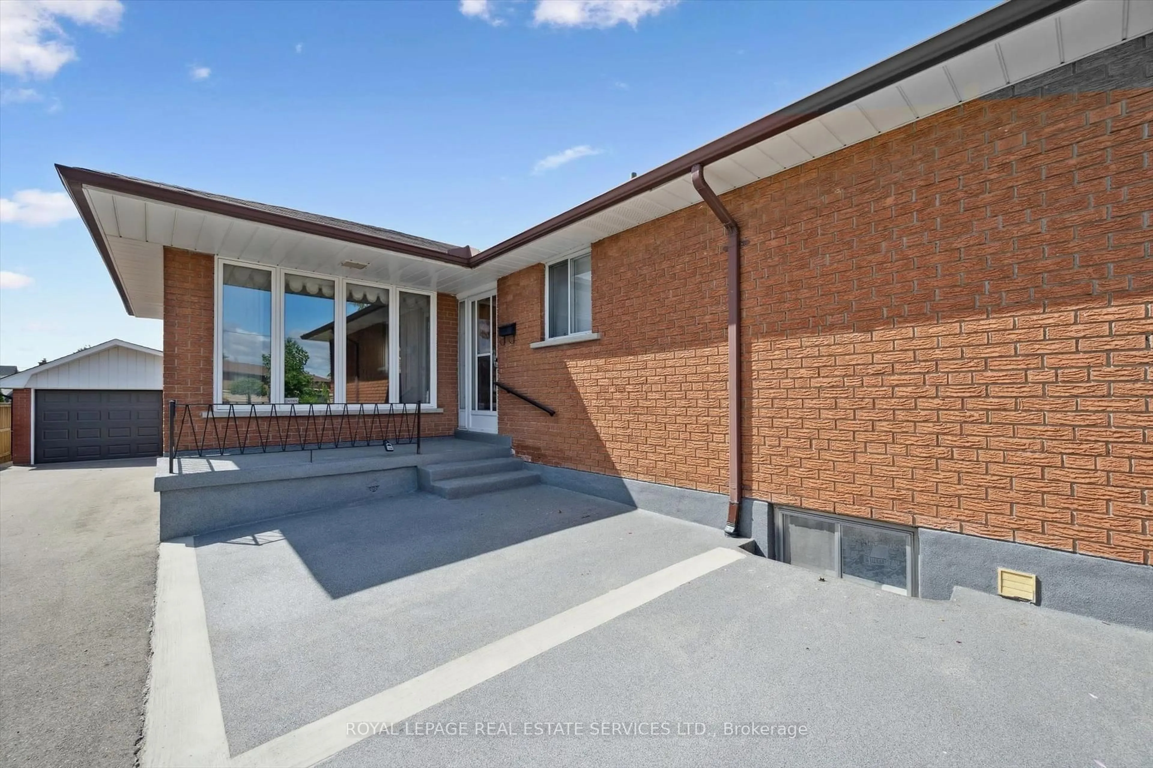 Home with brick exterior material, street for 7 Gatesgill Cres, Toronto Ontario M3M 1Y1
