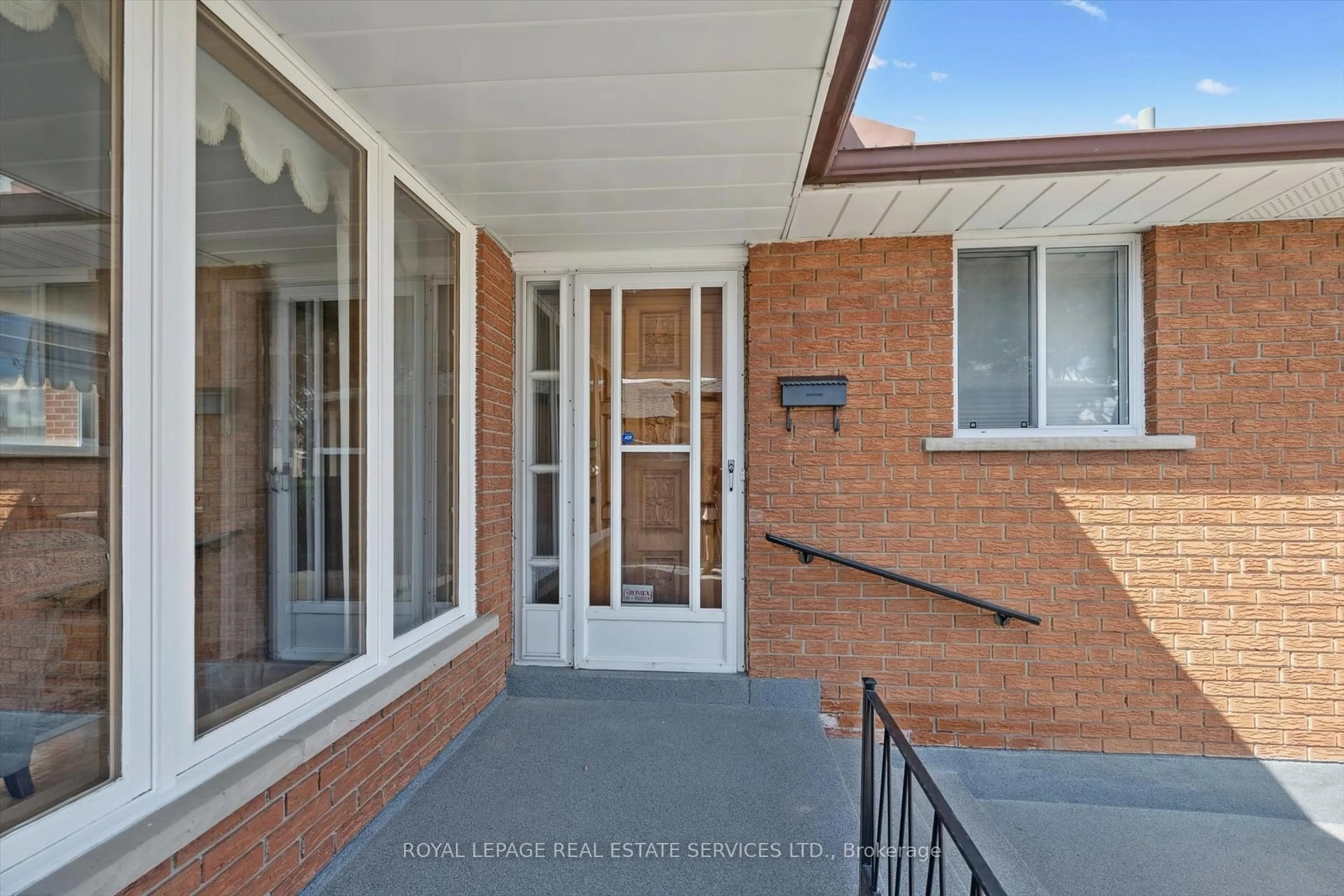 Unknown for 7 Gatesgill Cres, Toronto Ontario M3M 1Y1