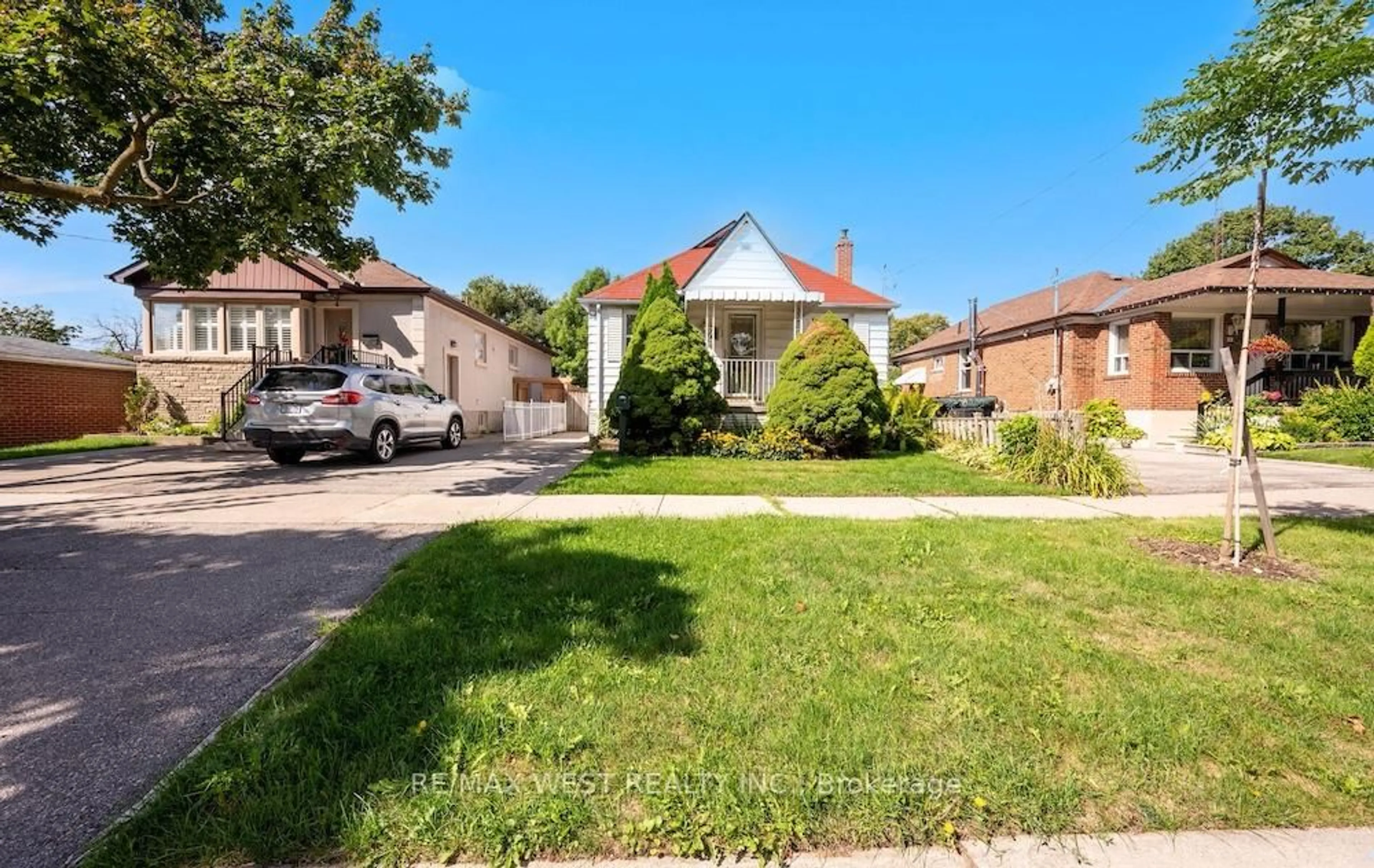 Unknown for 6 Robindale Ave, Toronto Ontario M8W 4A9