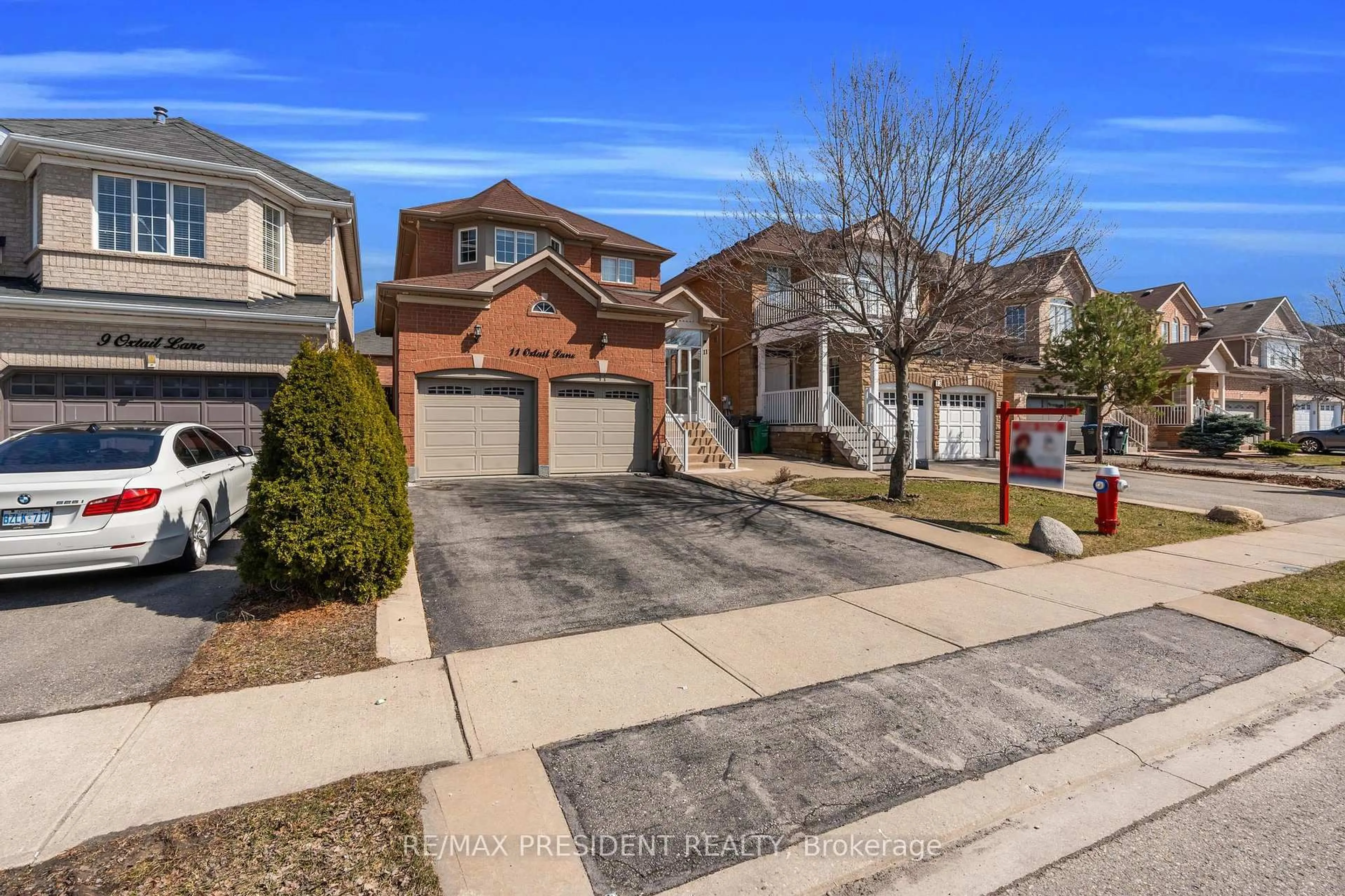 A pic from outside/outdoor area/front of a property/back of a property/a pic from drone, street for 11 Oxtail Lane, Brampton Ontario L6X 5E2