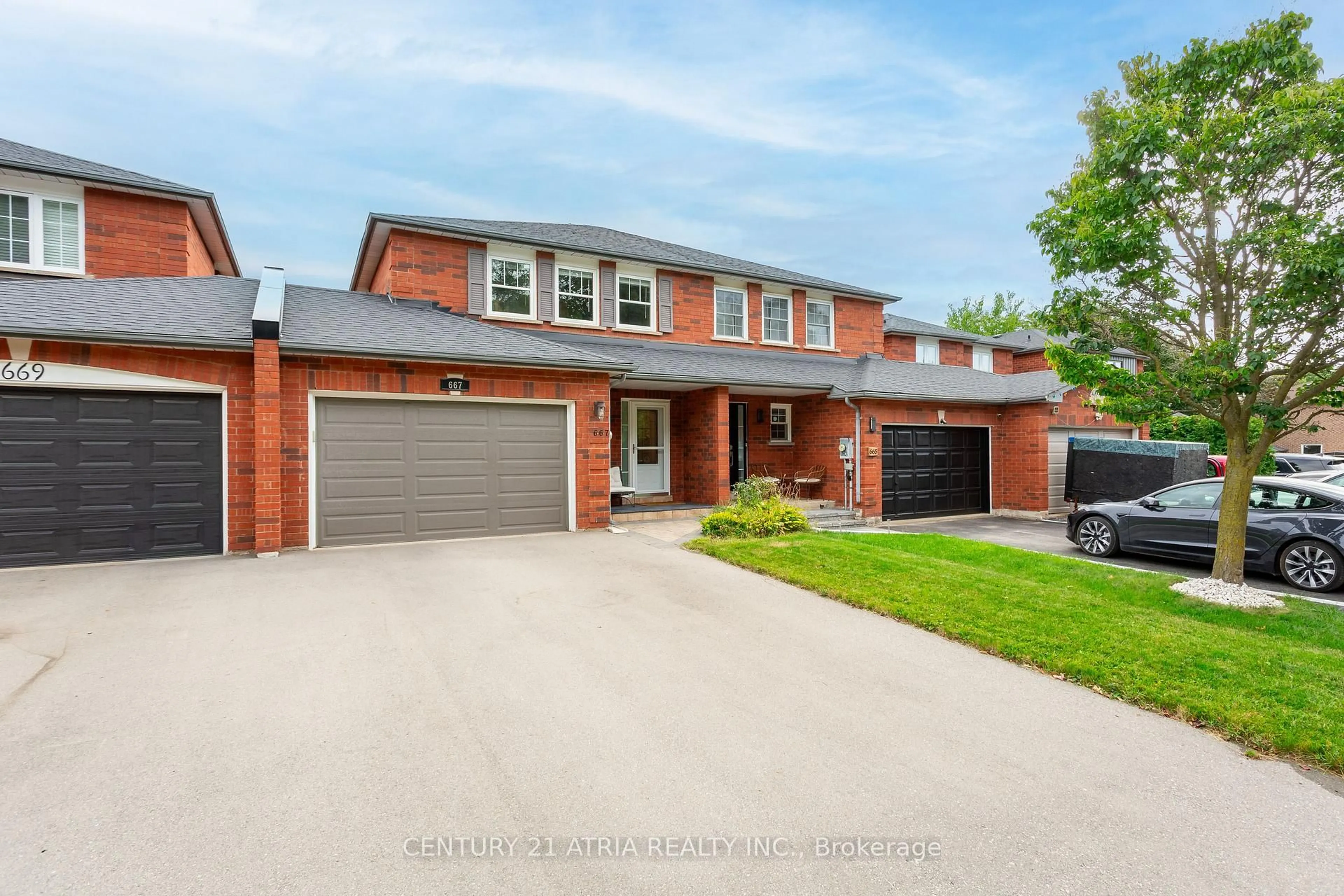 Home with brick exterior material, street for 667 Fothergill Blvd, Burlington Ontario L7L 6E5