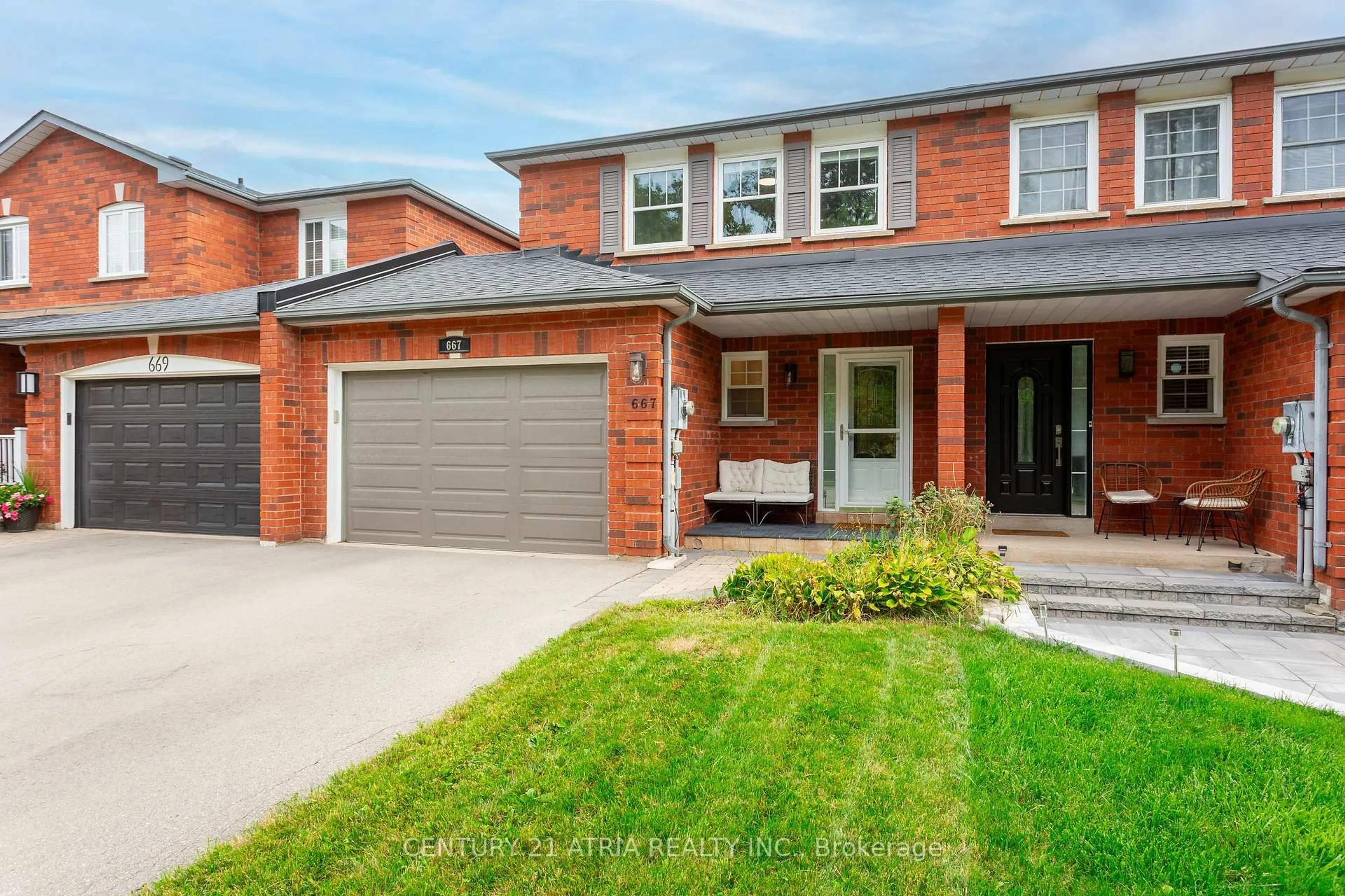 Home with brick exterior material, street for 667 Fothergill Blvd, Burlington Ontario L7L 6E5