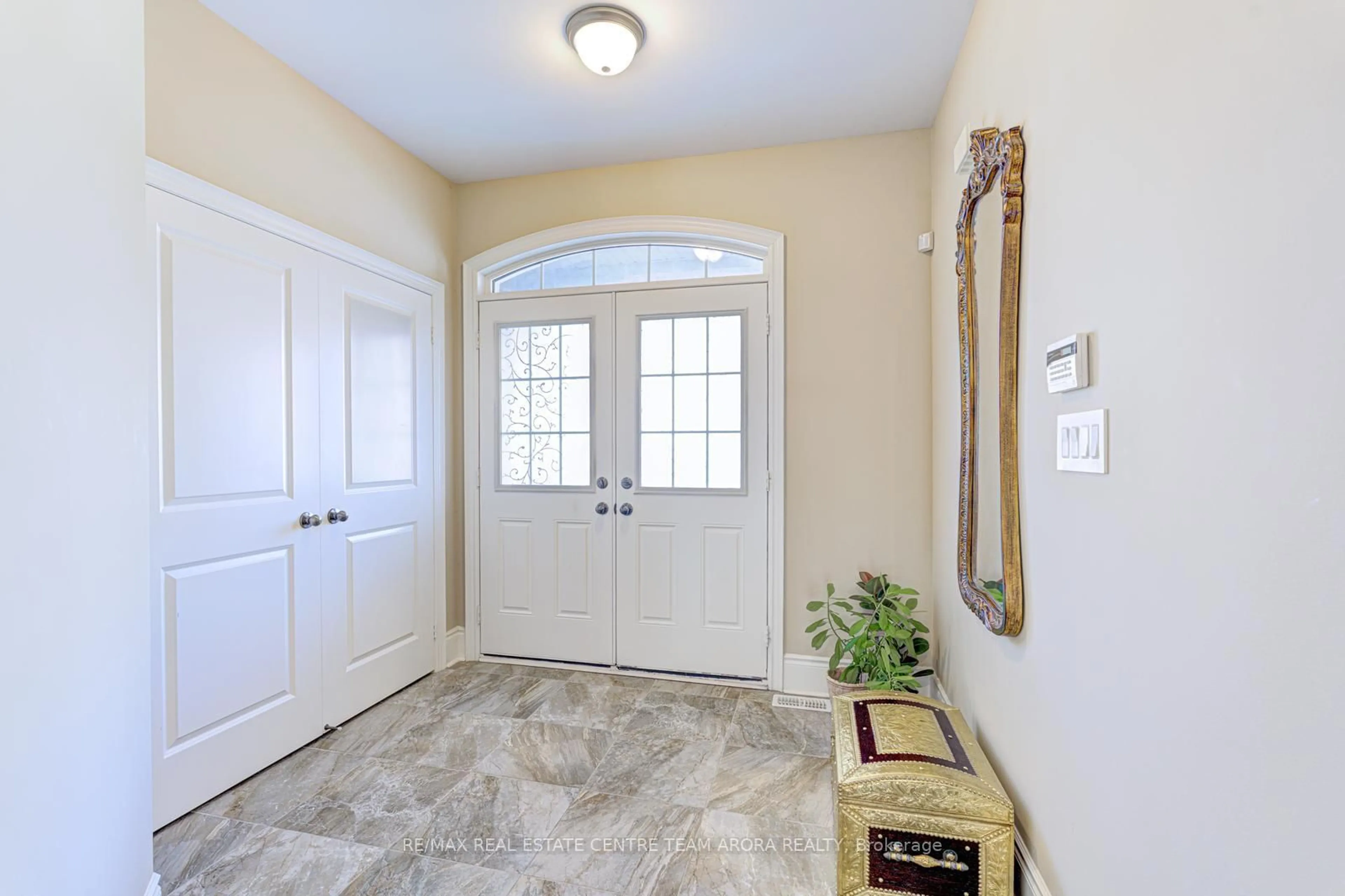 Indoor entryway for 313 Buick Blvd, Brampton Ontario L7A 4L7