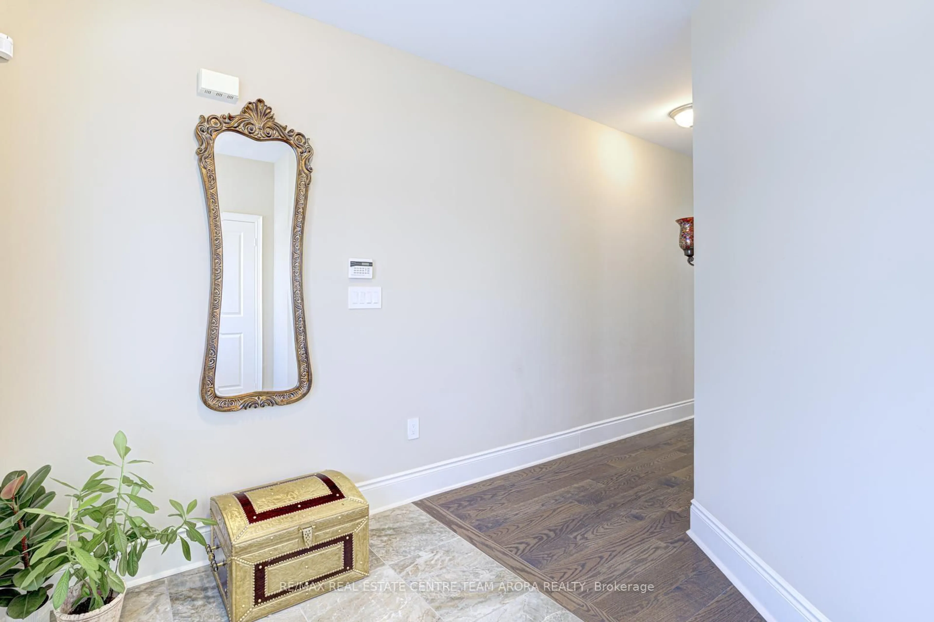 Indoor entryway for 313 Buick Blvd, Brampton Ontario L7A 4L7