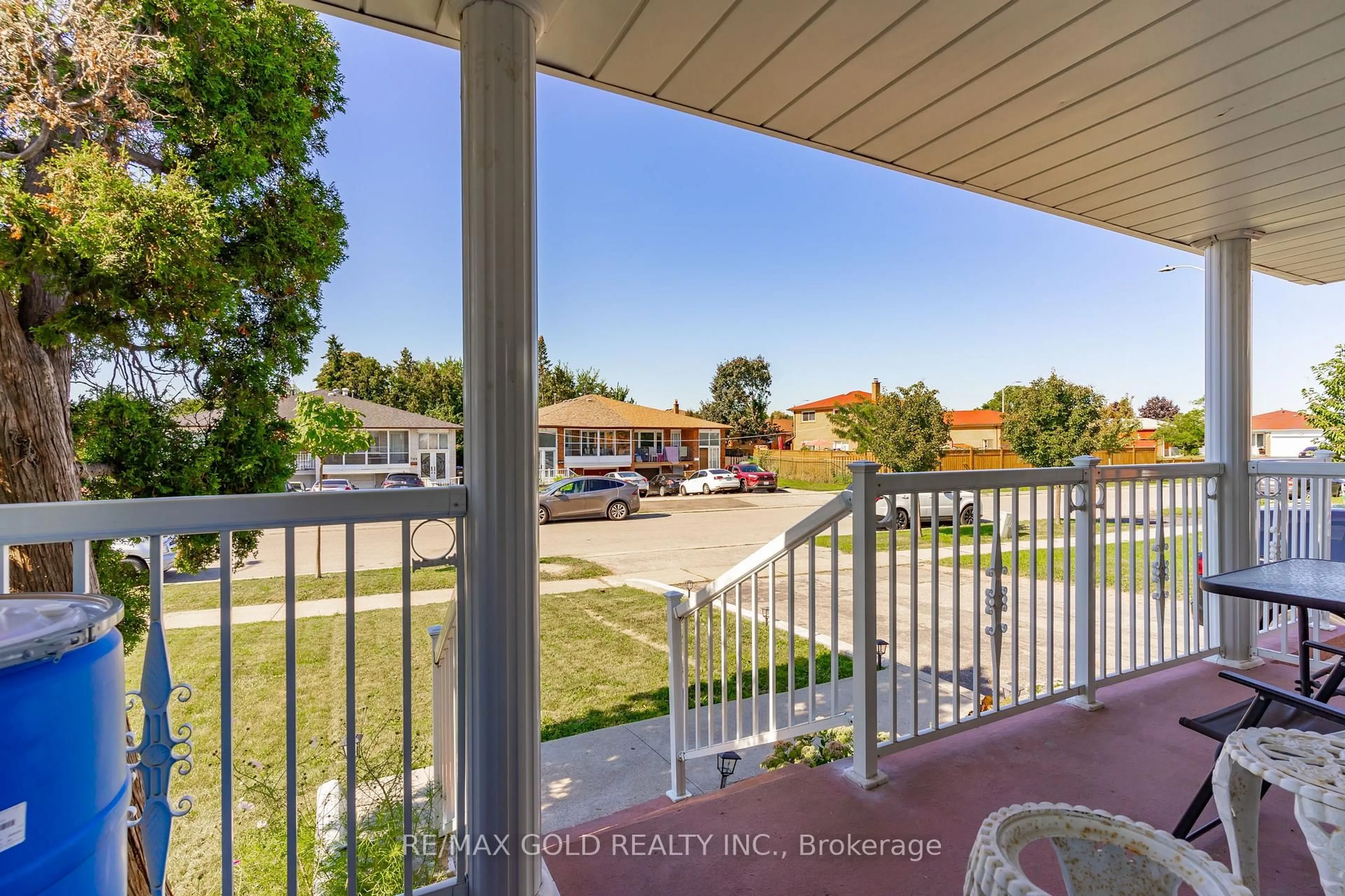 Patio, water/lake/river/ocean view for 7563 Langworthy Dr, Mississauga Ontario L4T 2R8