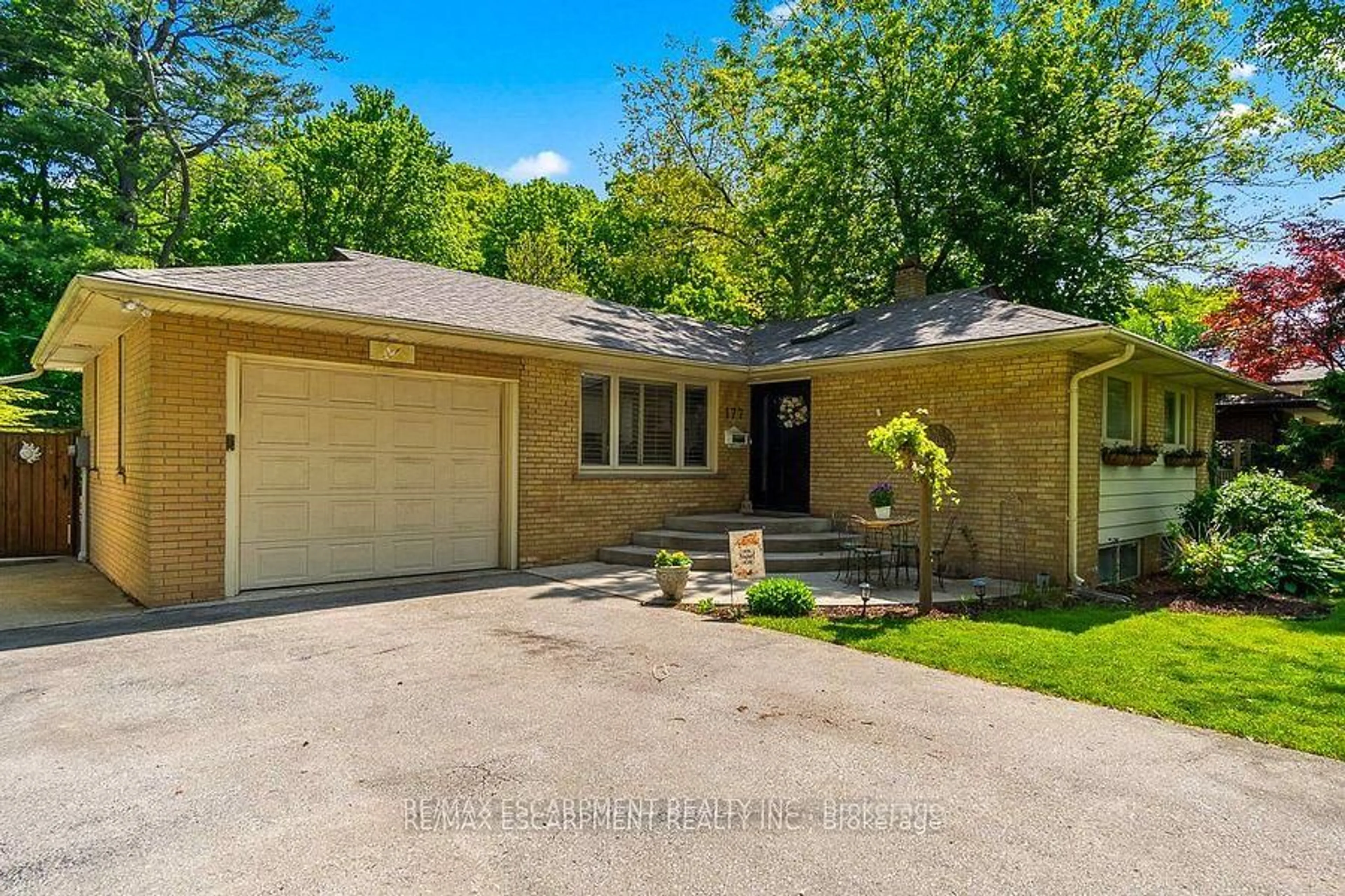 Home with brick exterior material, street for 177 Woodhaven Park Dr, Oakville Ontario L6L 4K4