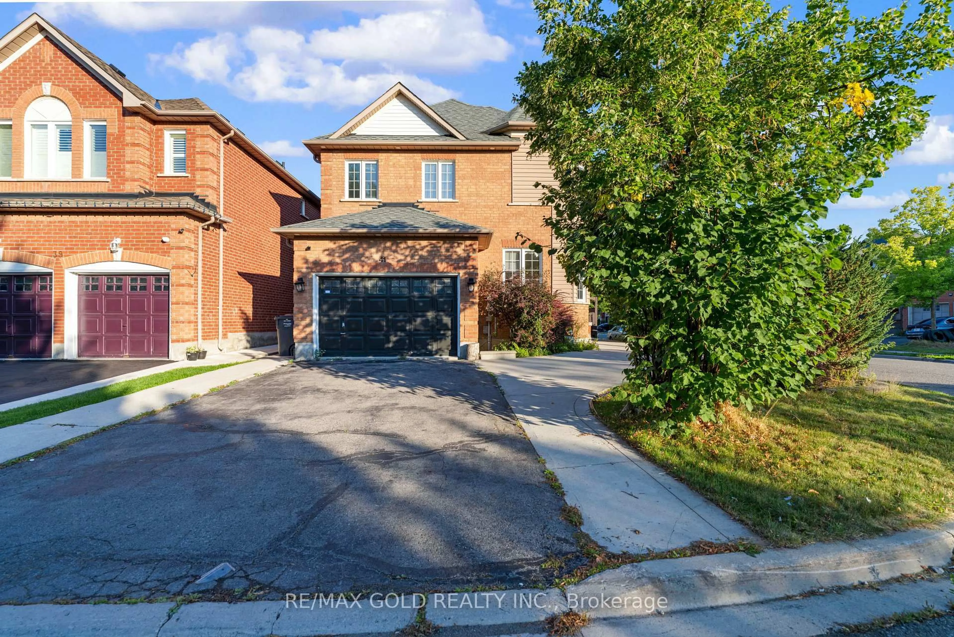 Home with brick exterior material, street for 41 Fallstar Cres, Brampton Ontario L7A 2J6