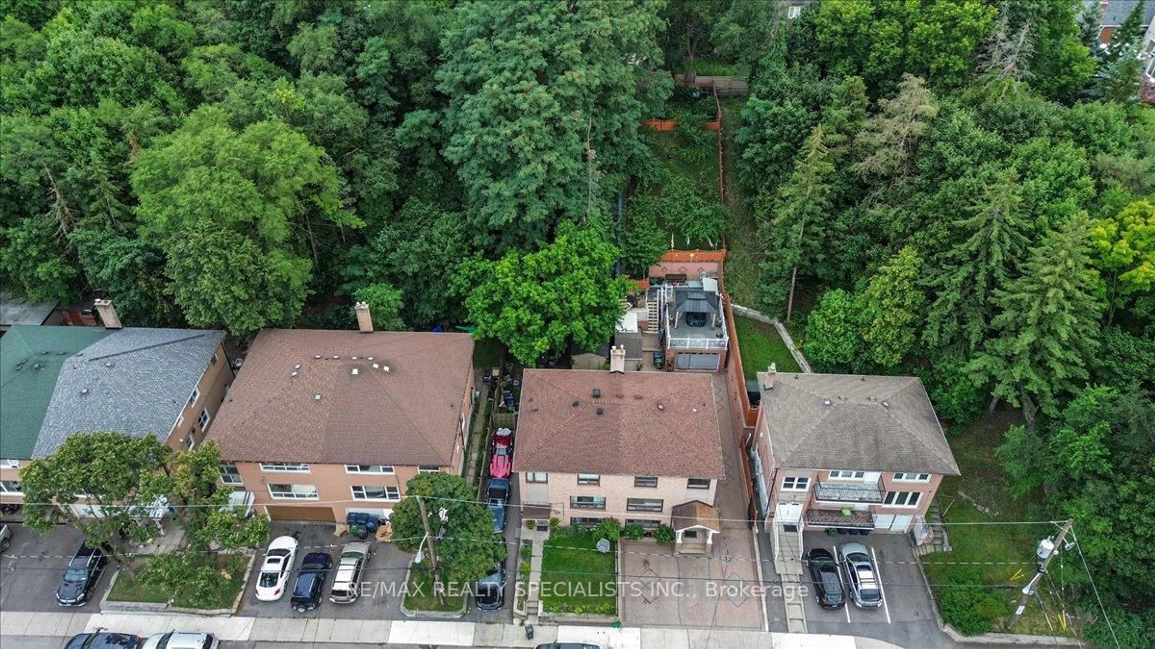 A pic from outside/outdoor area/front of a property/back of a property/a pic from drone, city buildings view from balcony for 26 Edinborough Crt, Toronto Ontario M6N 2E8