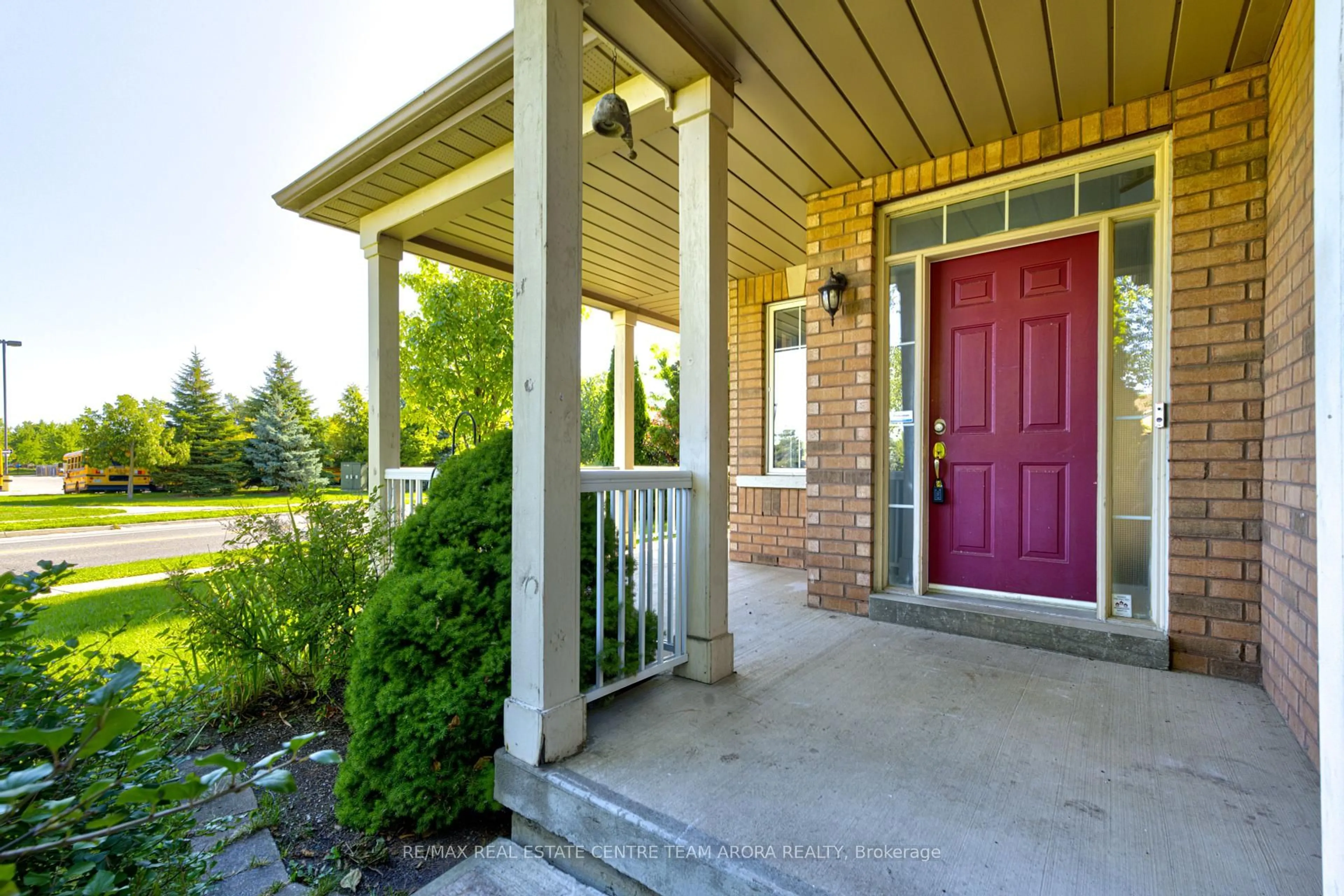 Indoor entryway for 62 Legacy Lane, Brampton Ontario L6X 4T7