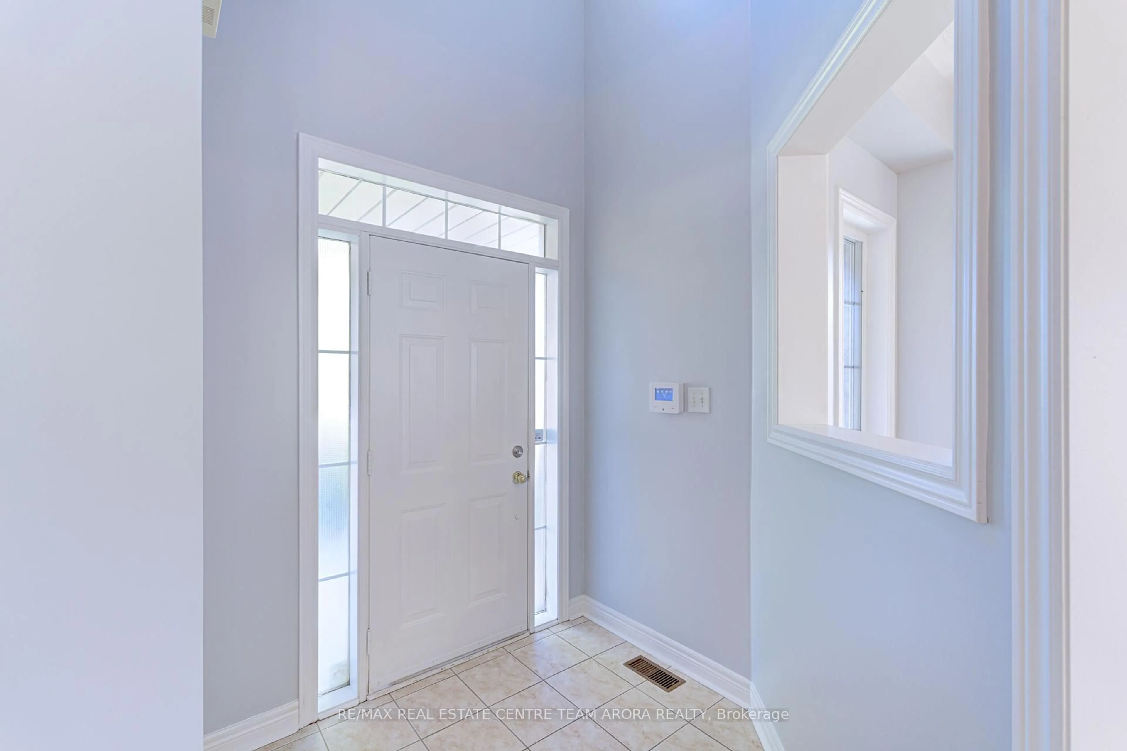 Indoor entryway for 62 Legacy Lane, Brampton Ontario L6X 4T7
