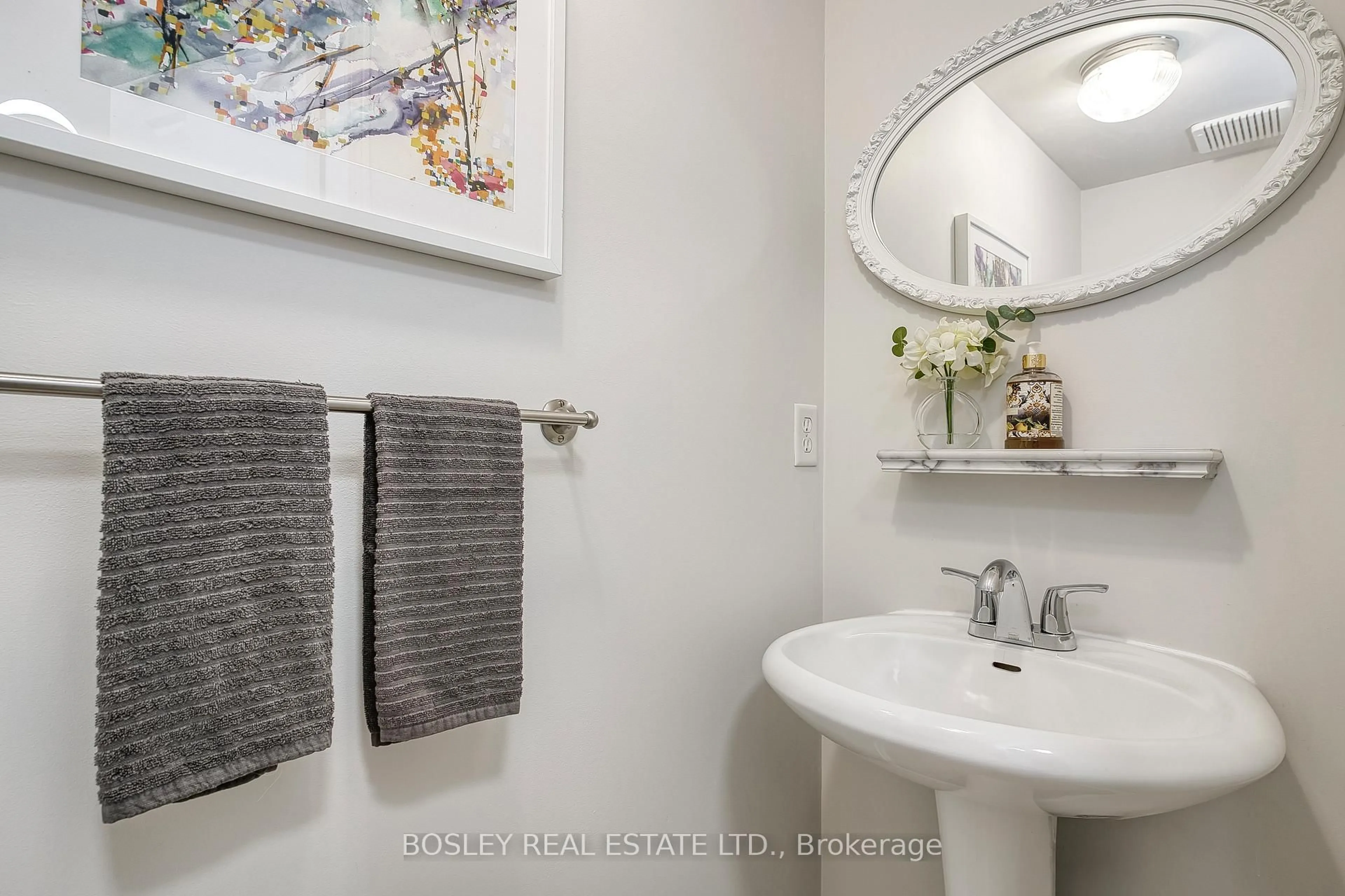 Standard bathroom, ceramic/tile floor for 2104 White Dove Circ, Oakville Ontario L6M 3R6