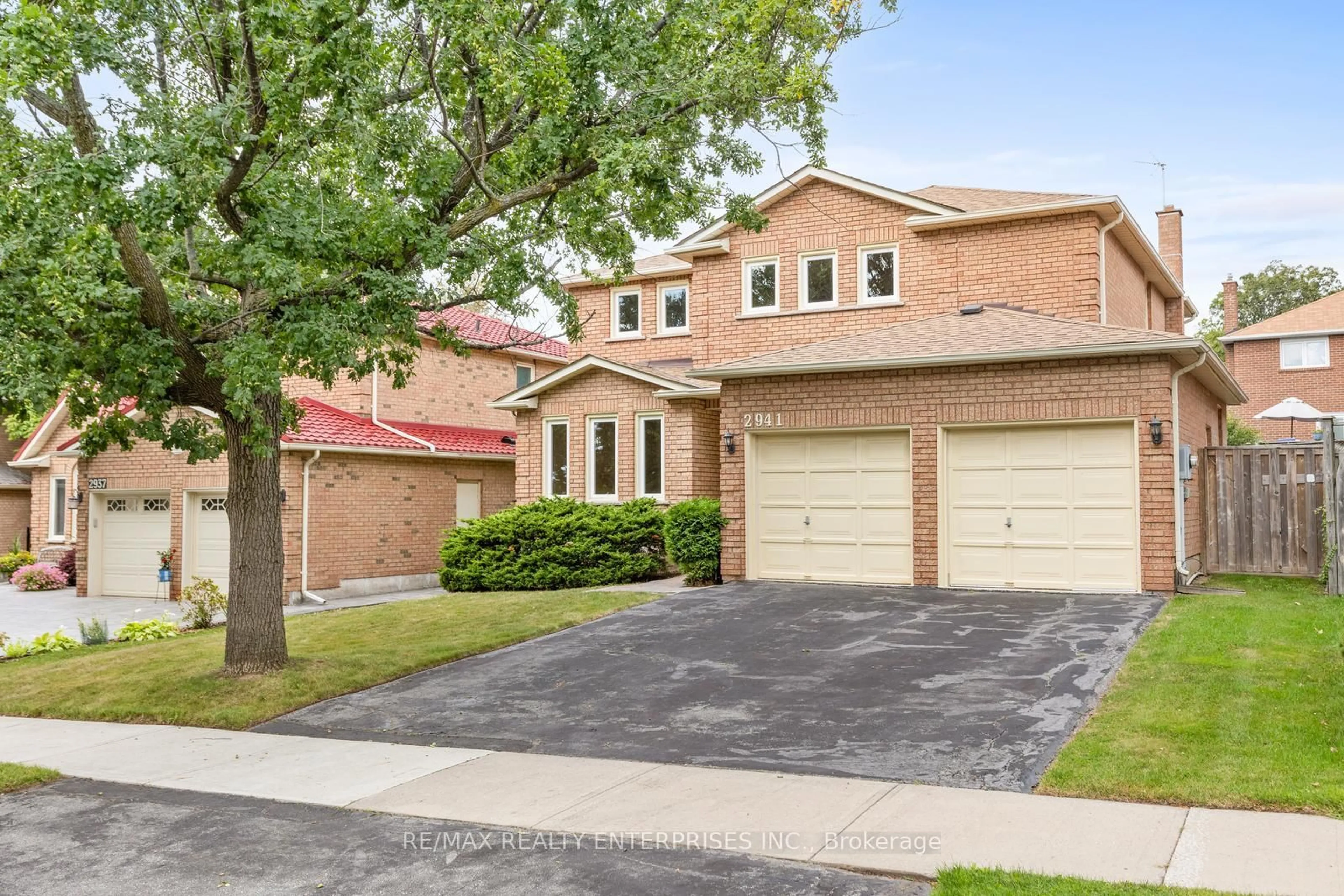 Home with brick exterior material, street for 2941 Caradoc Lane, Oakville Ontario L6J 6W5