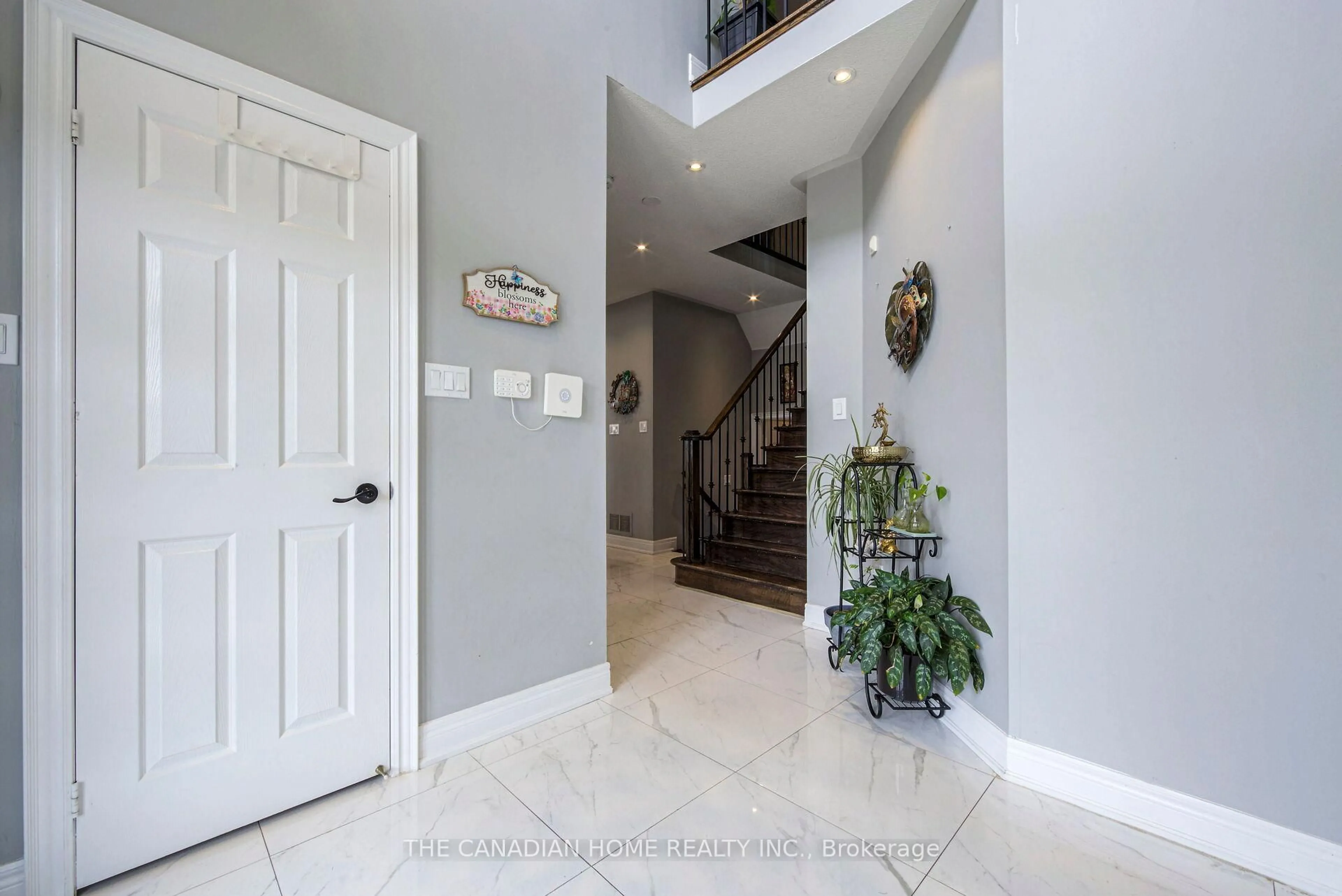Indoor entryway for 35 Ashby Field Rd, Brampton Ontario L6X 0R5