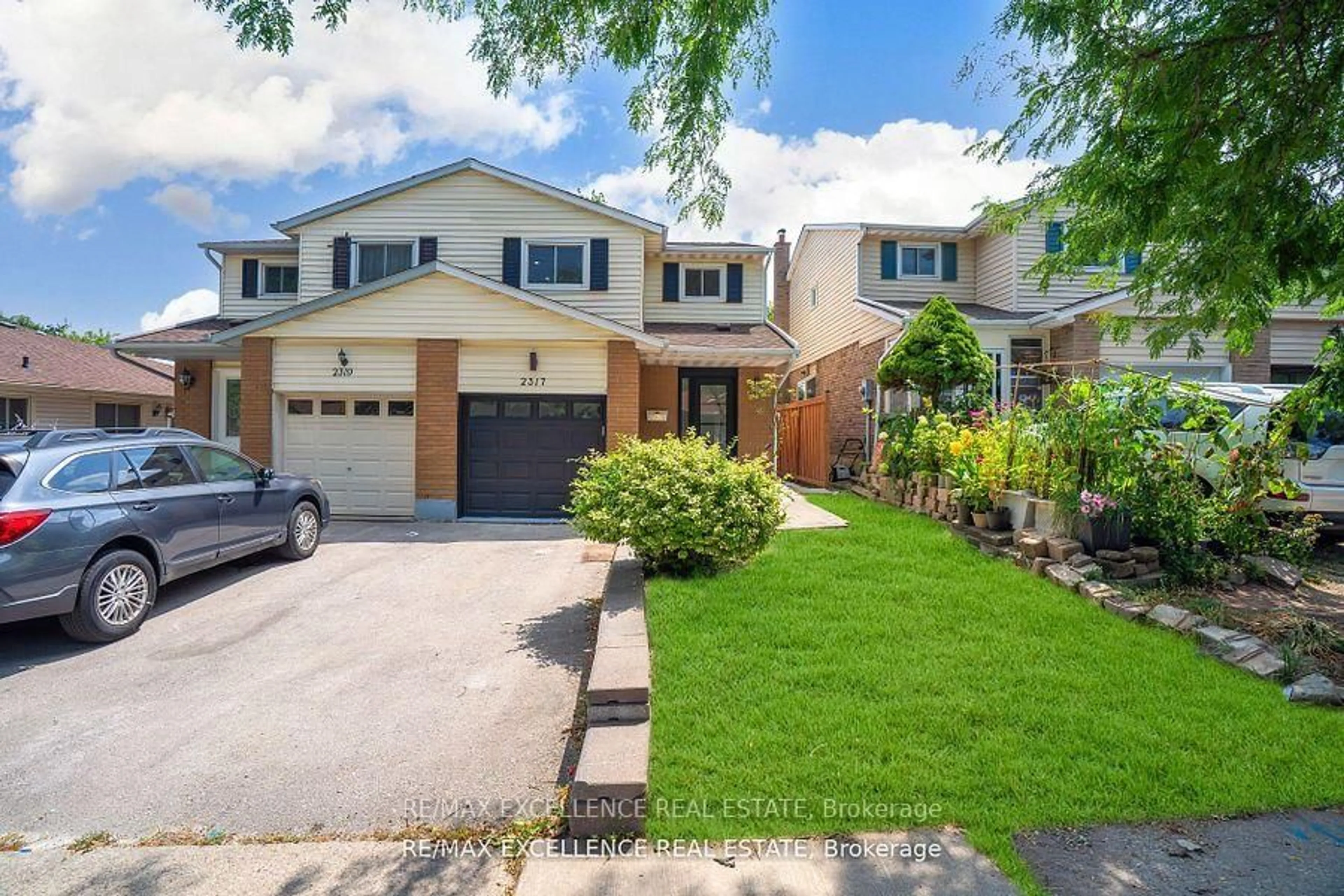 A pic from outside/outdoor area/front of a property/back of a property/a pic from drone, street for 2317 GREENBANK Tr, Burlington Ontario L7P 3S7