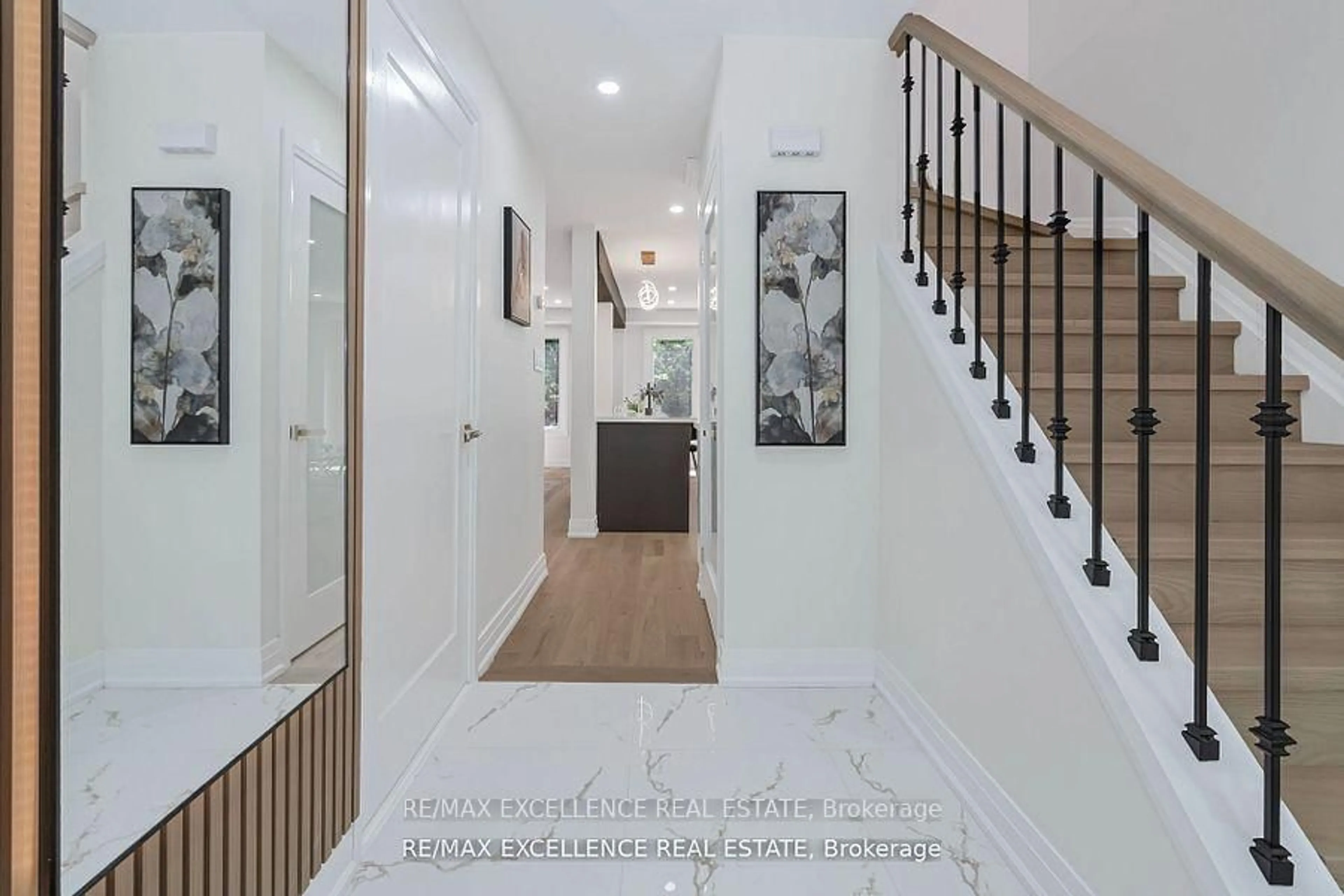 Indoor entryway for 2317 GREENBANK Tr, Burlington Ontario L7P 3S7