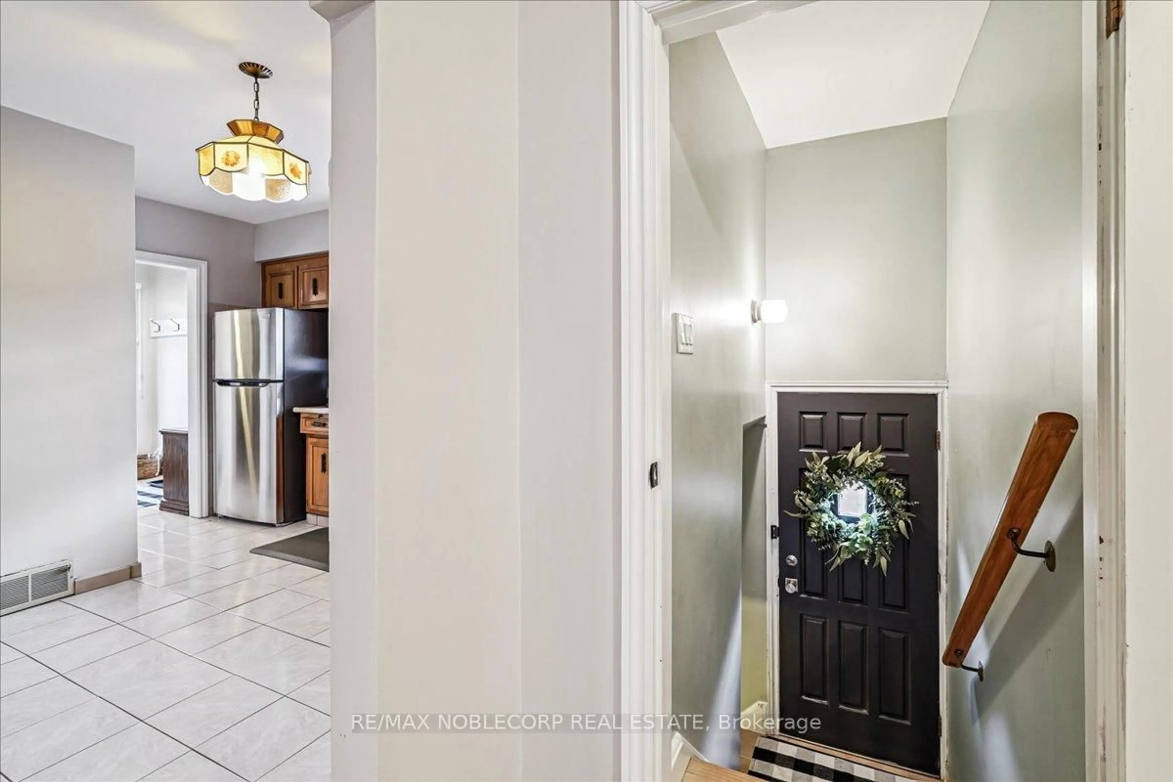 Indoor entryway for 65 Exbury Rd, Toronto Ontario M3M 1P9