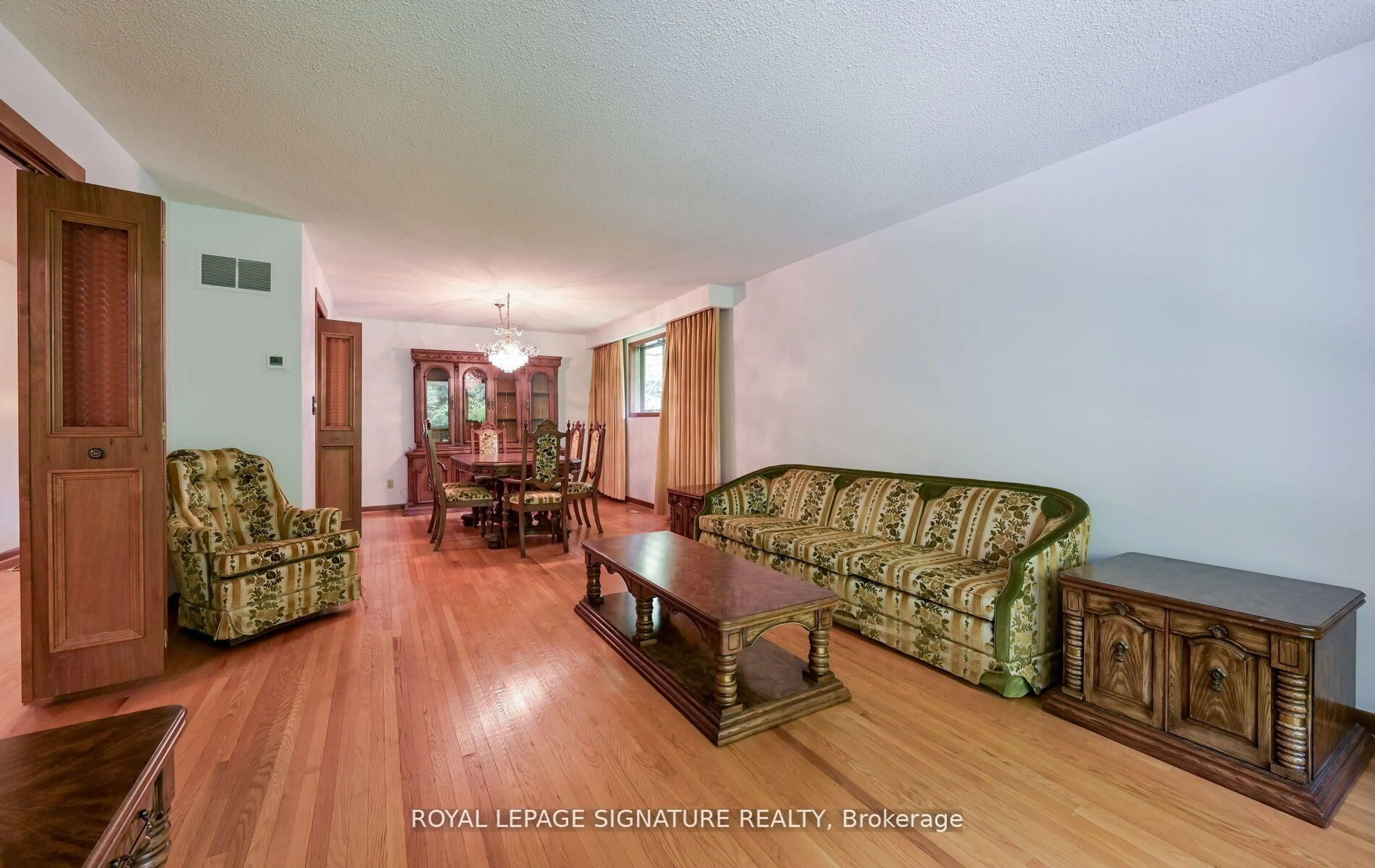Living room with furniture, wood/laminate floor for 172 Glenview Dr, Mississauga Ontario L5G 4N2