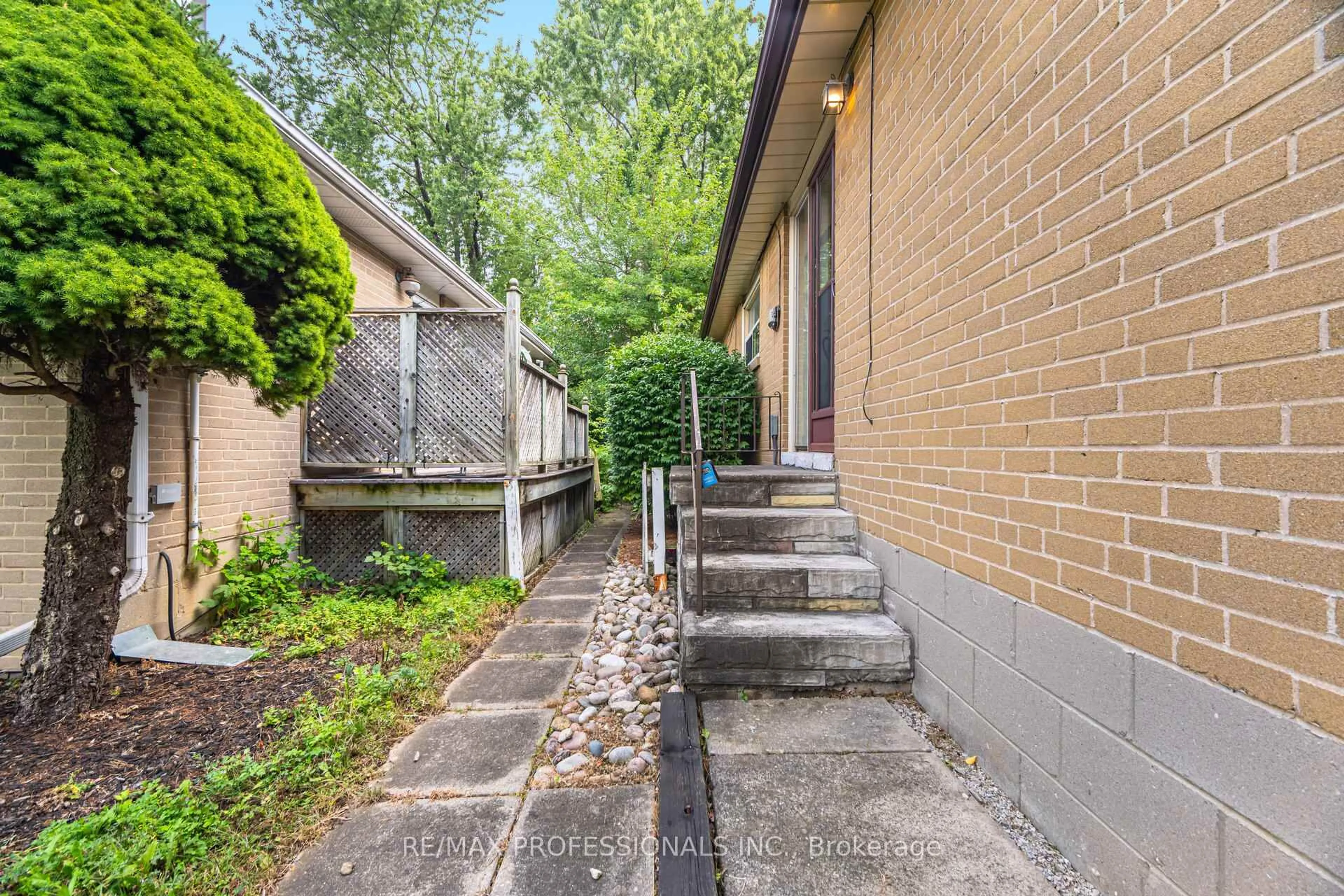 Patio, street for 23 Cotman Cres, Toronto Ontario M9B 3A4