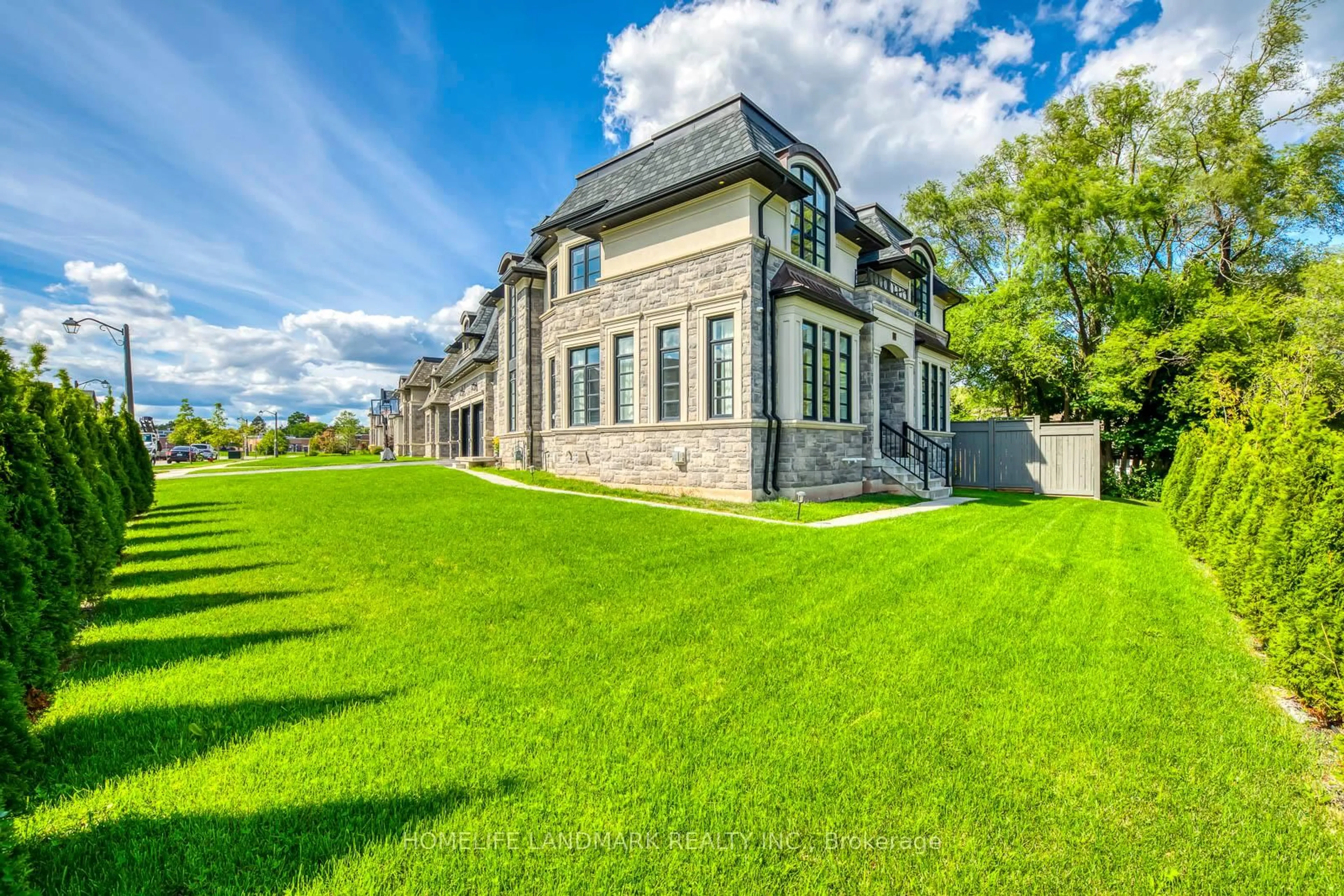 A pic from outside/outdoor area/front of a property/back of a property/a pic from drone, building for 1199 Lakeshore Rd, Oakville Ontario L6L 0G5