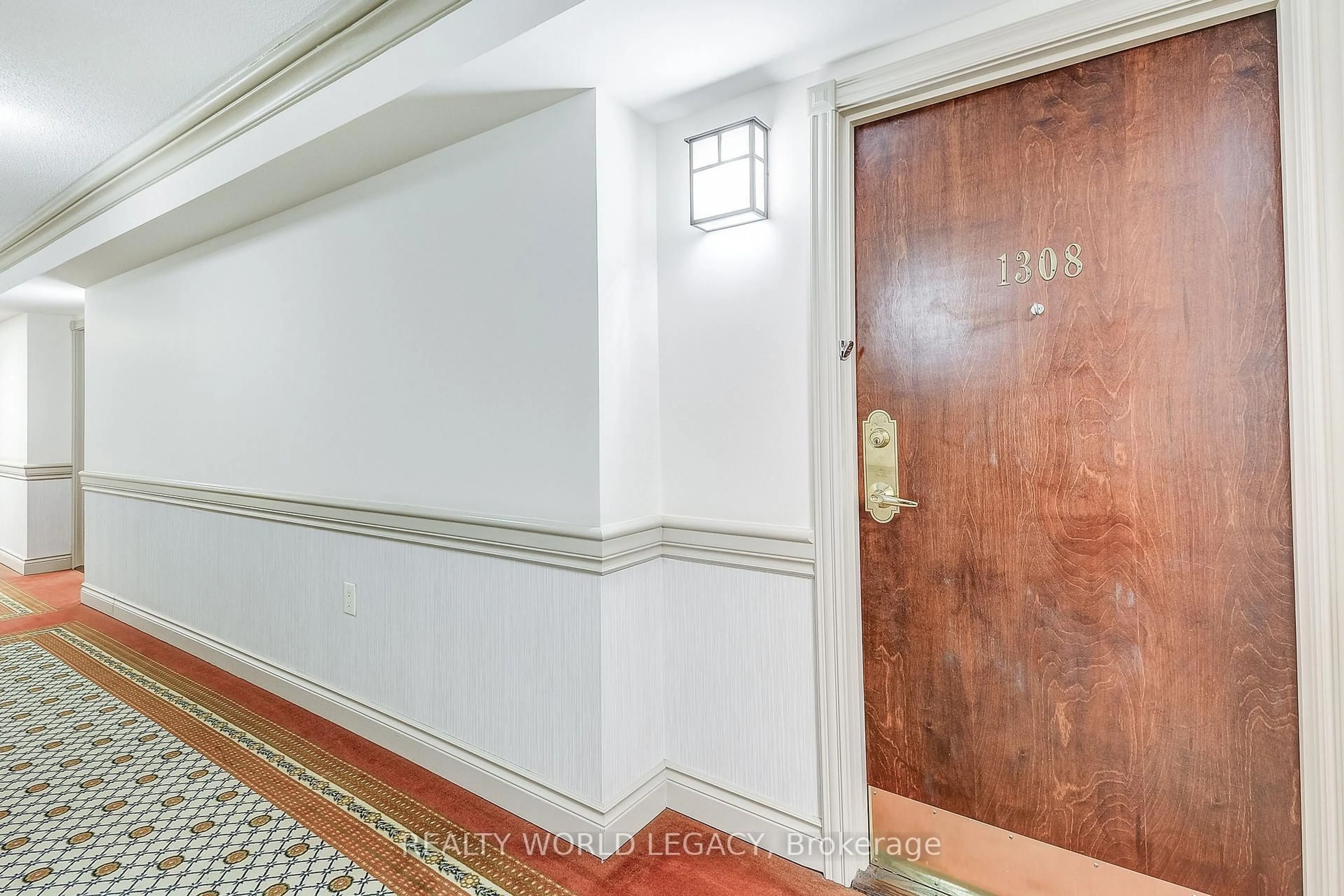Indoor foyer for 100 Burloak Dr #1308, Burlington Ontario L7L 6P6