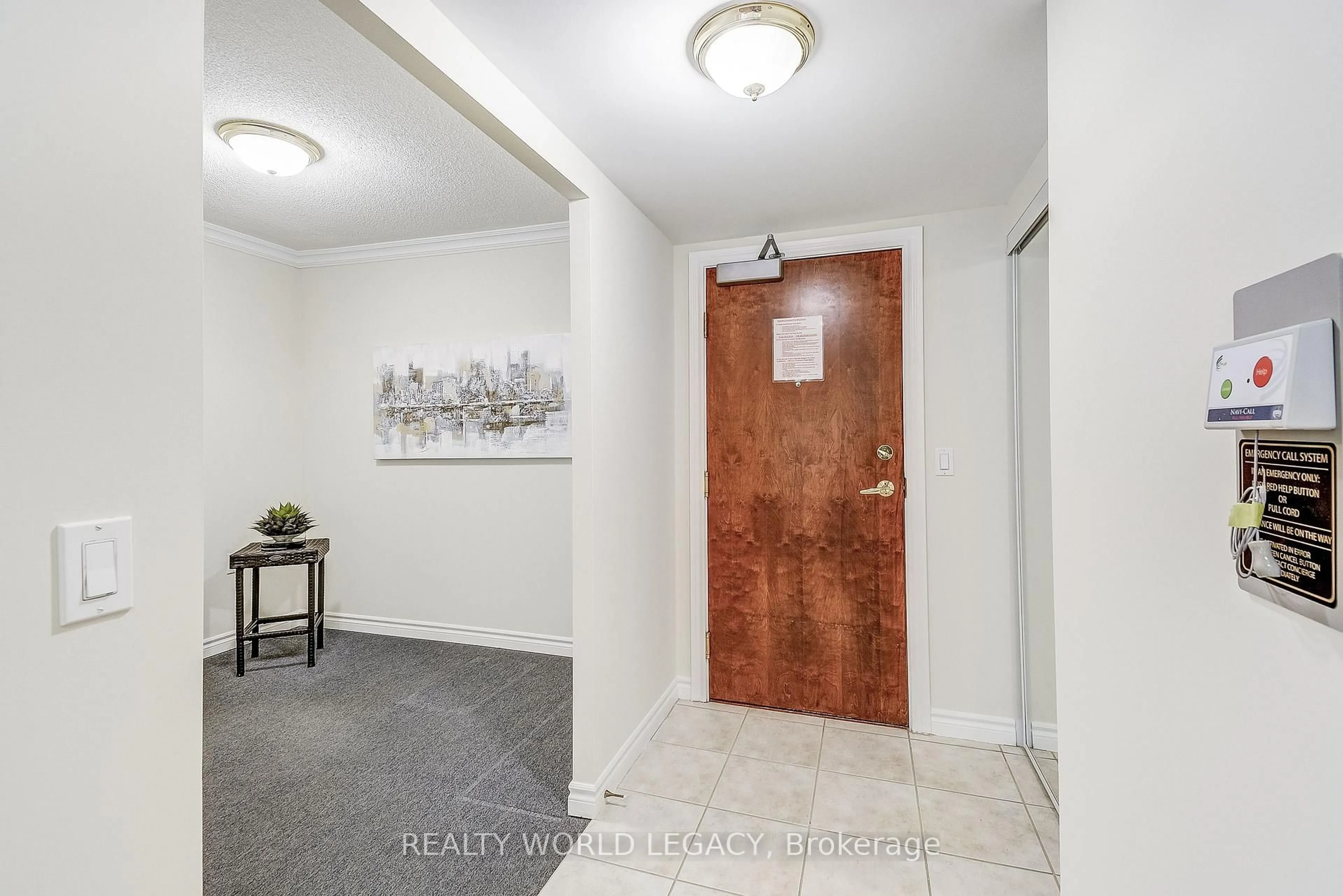 Indoor entryway for 100 Burloak Dr #1308, Burlington Ontario L7L 6P6