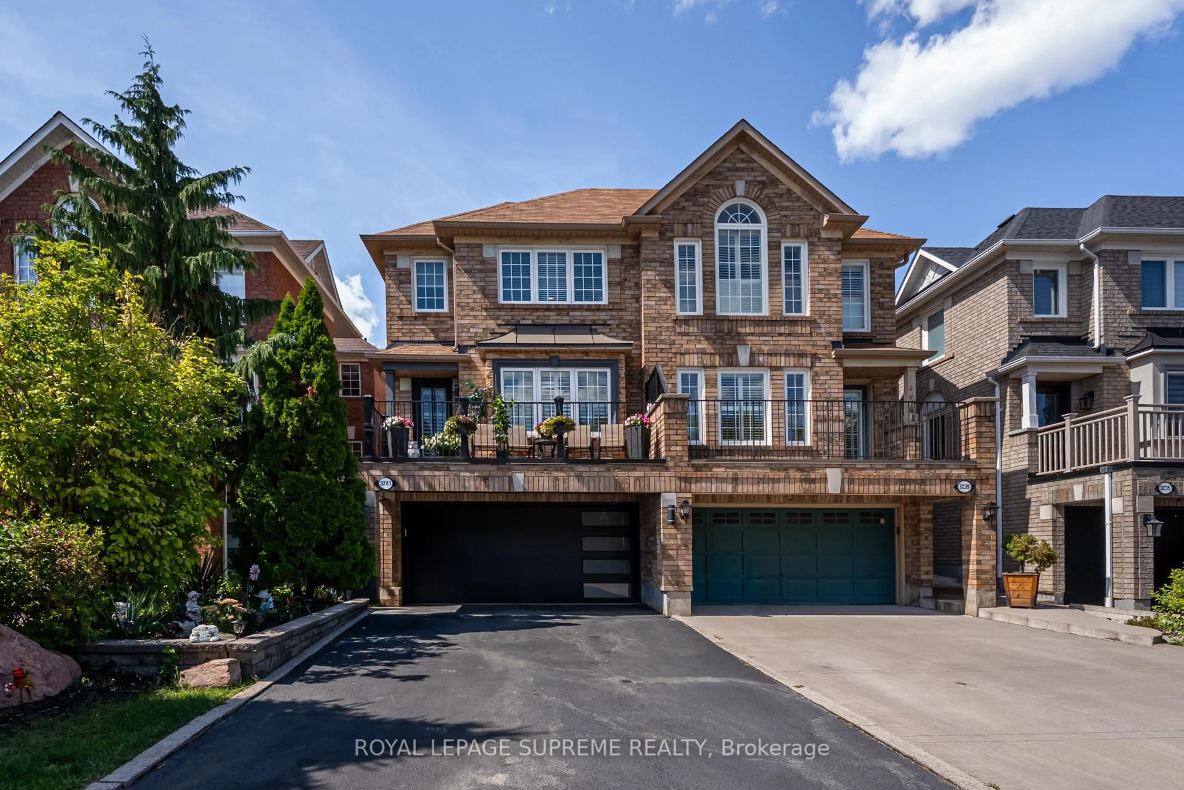 Home with brick exterior material, street for 3241 High Springs Cres, Mississauga Ontario L5B 4G6