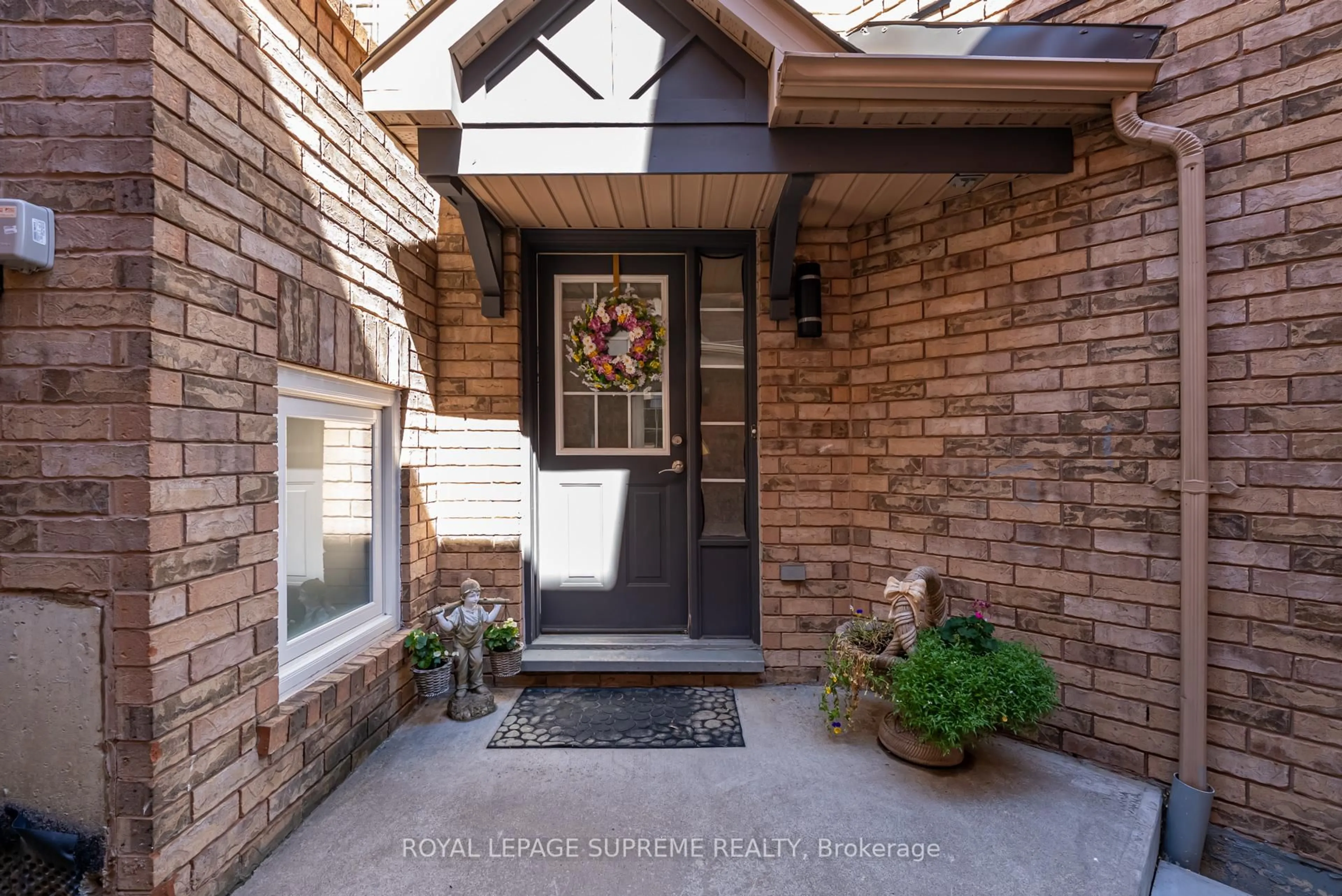 Home with brick exterior material, street for 3241 High Springs Cres, Mississauga Ontario L5B 4G6