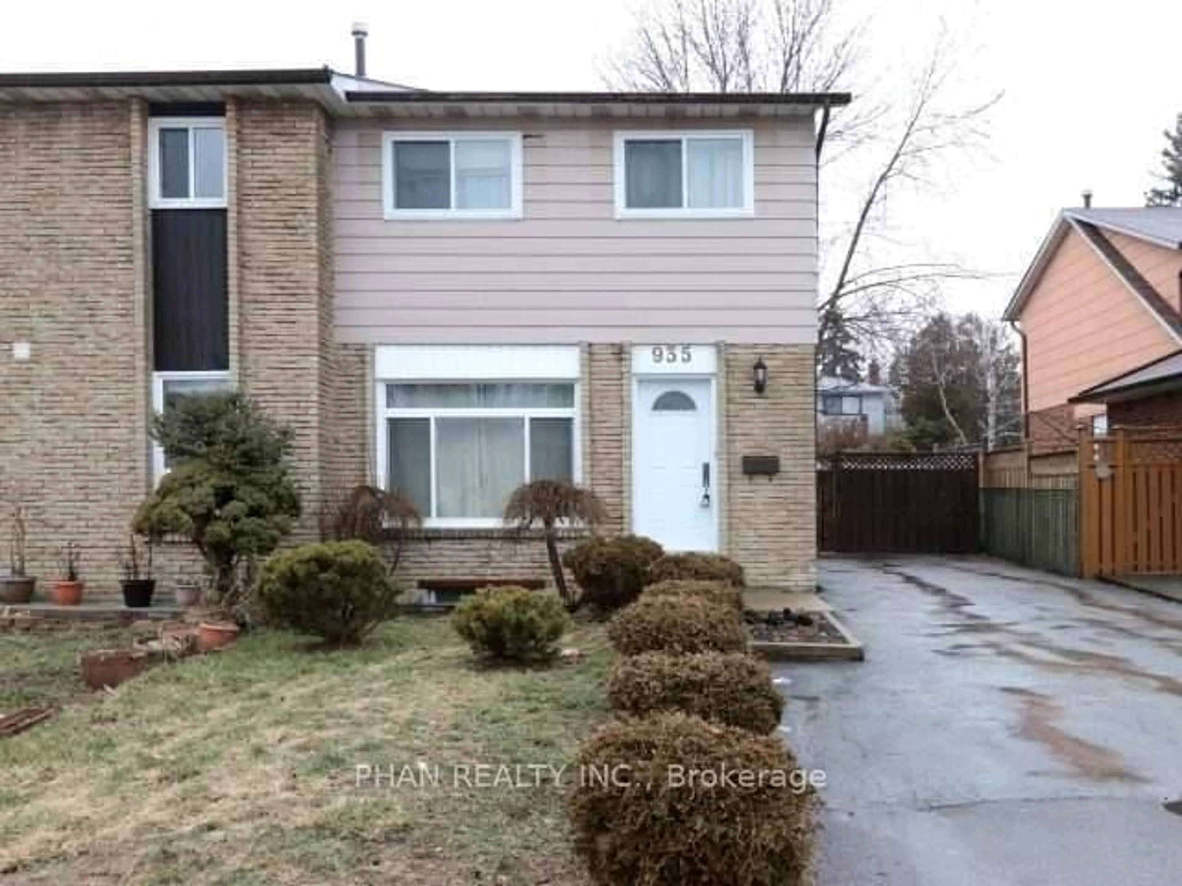 Unknown for 935 Blairholm Ave, Mississauga Ontario L5C 1G5