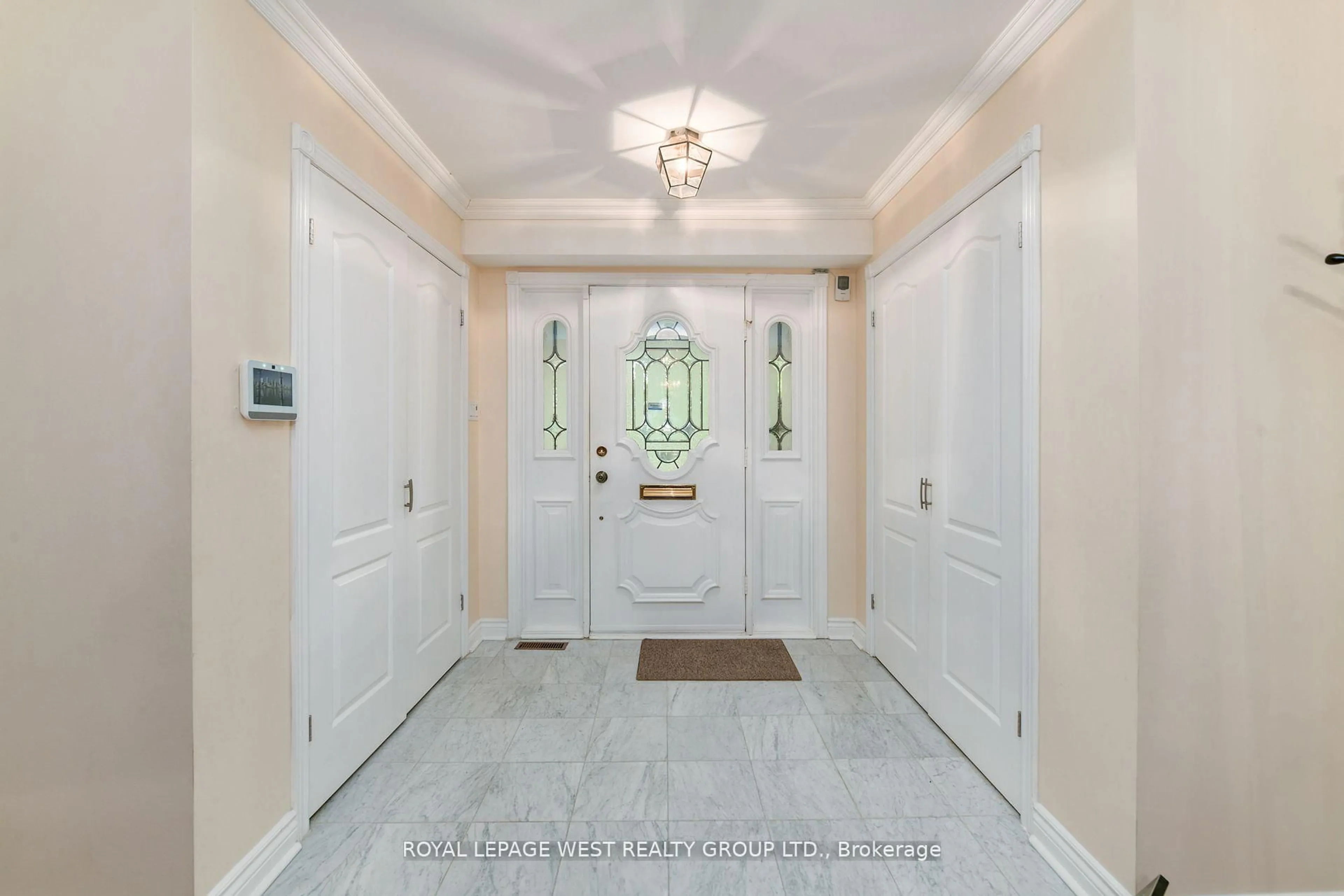 Indoor entryway for 1745 Bridewell Crt, Mississauga Ontario L5L 3R7