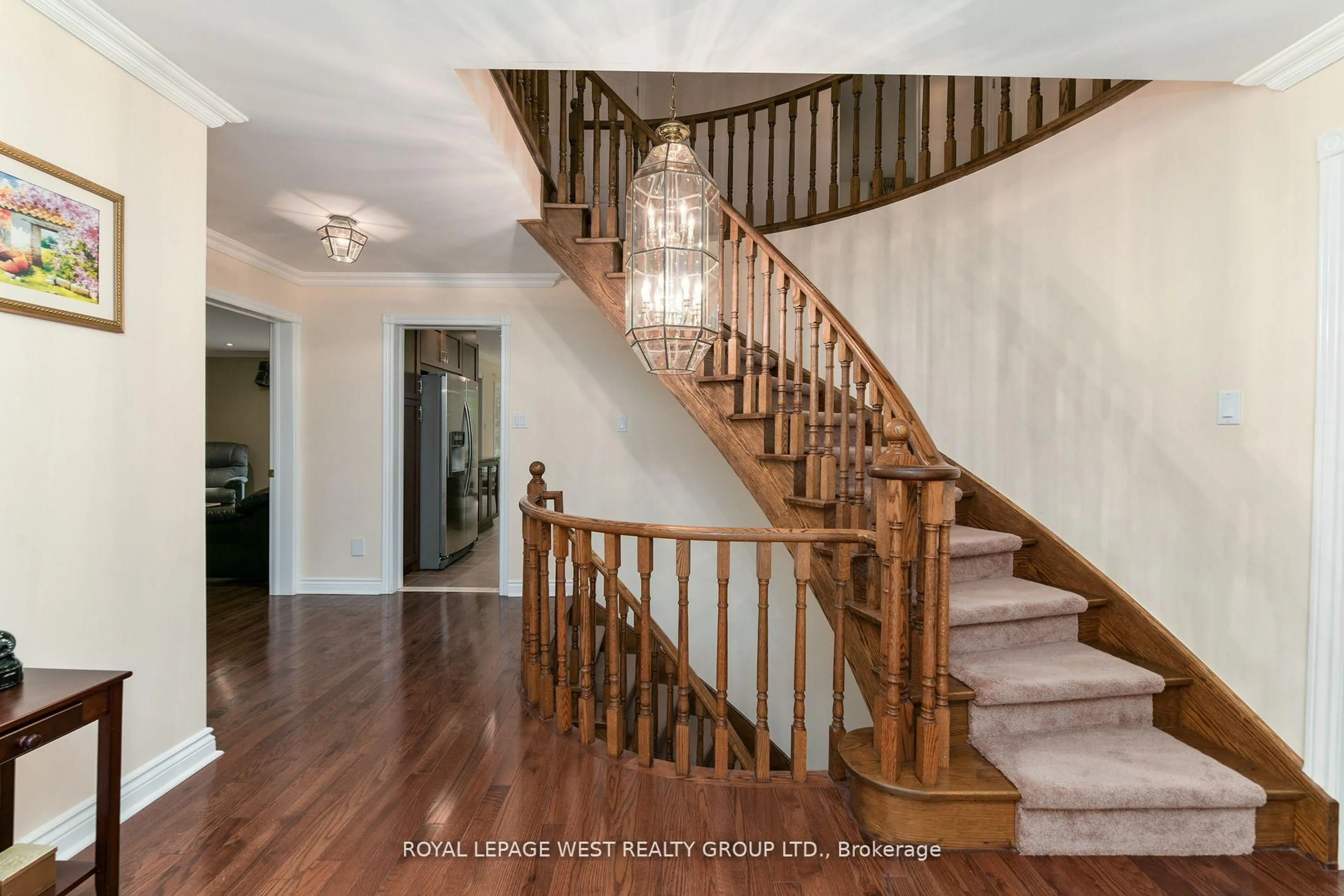 Indoor entryway for 1745 Bridewell Crt, Mississauga Ontario L5L 3R7