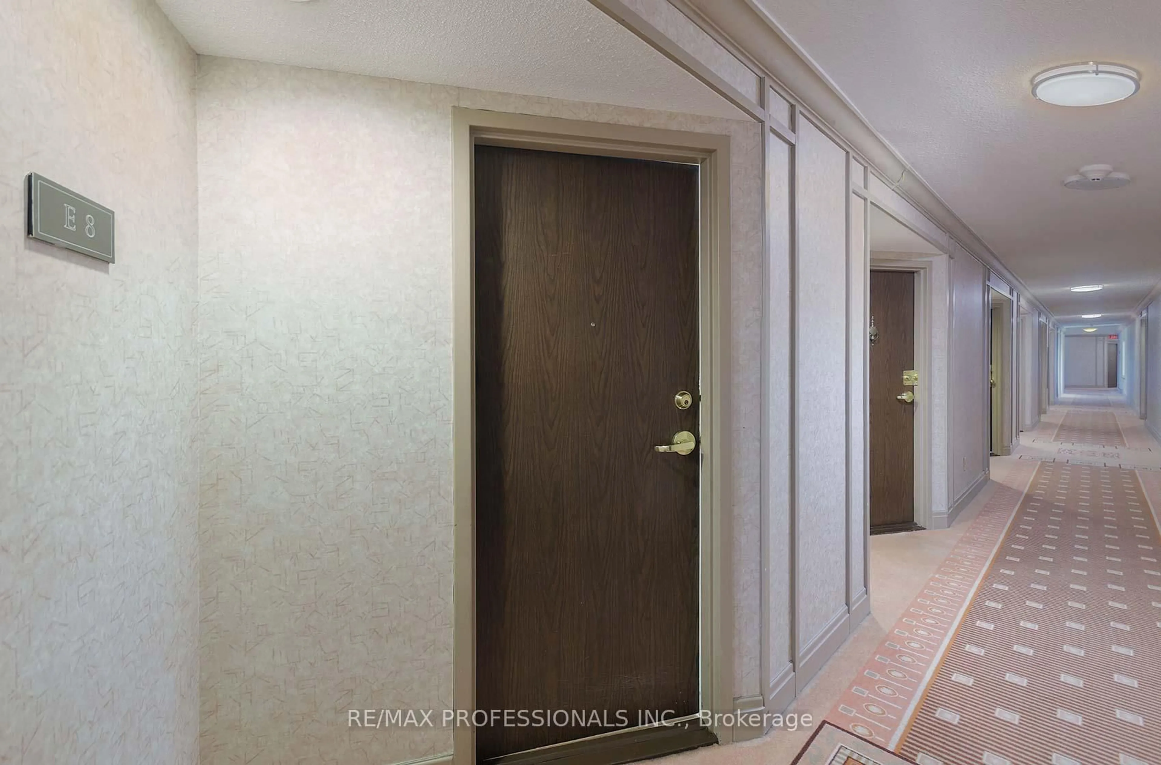 Indoor foyer for 284 Mill Rd #E8, Toronto Ontario M9C 4W6