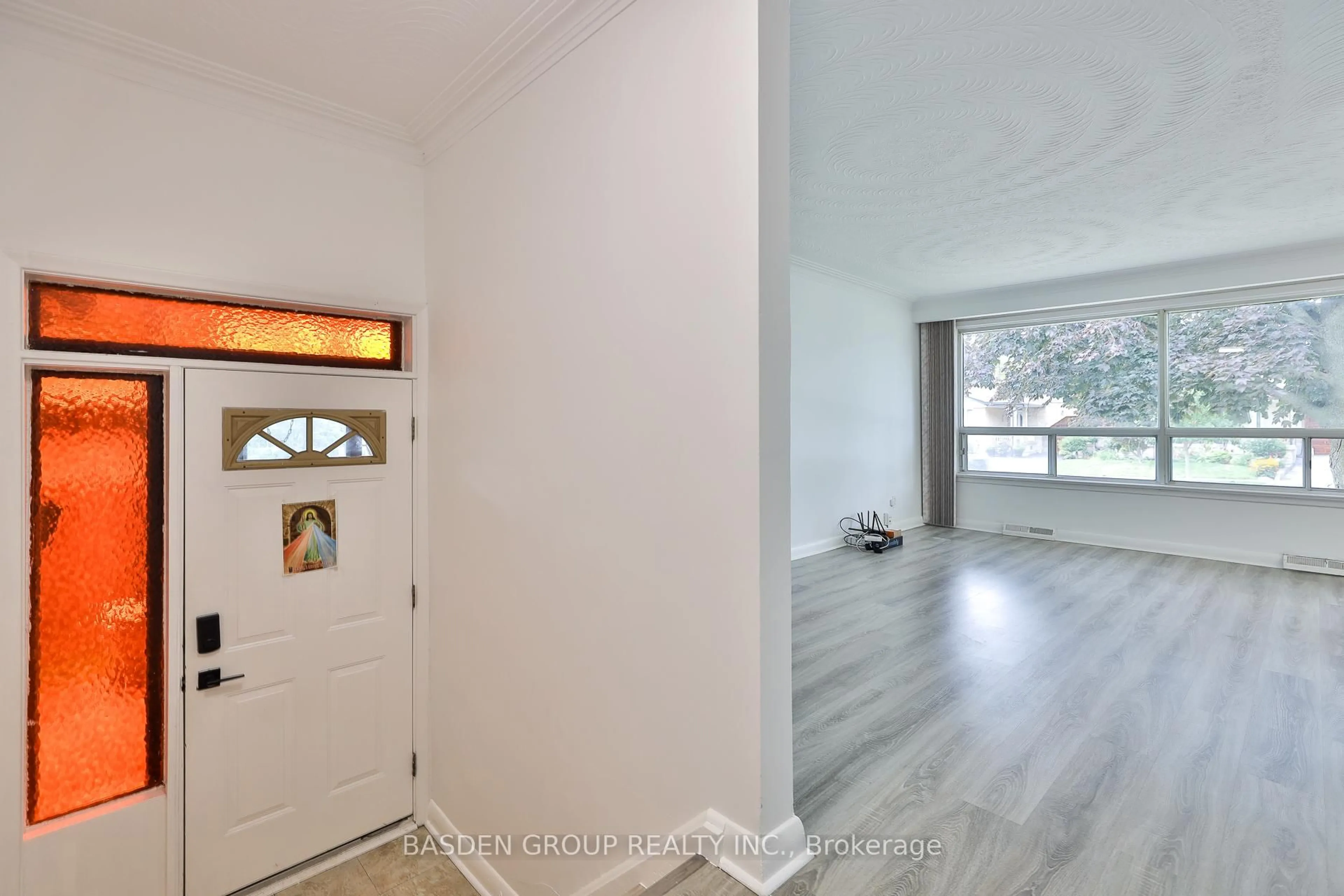 Indoor entryway for 42 Bridgenorth Cres, Toronto Ontario M9V 2M3