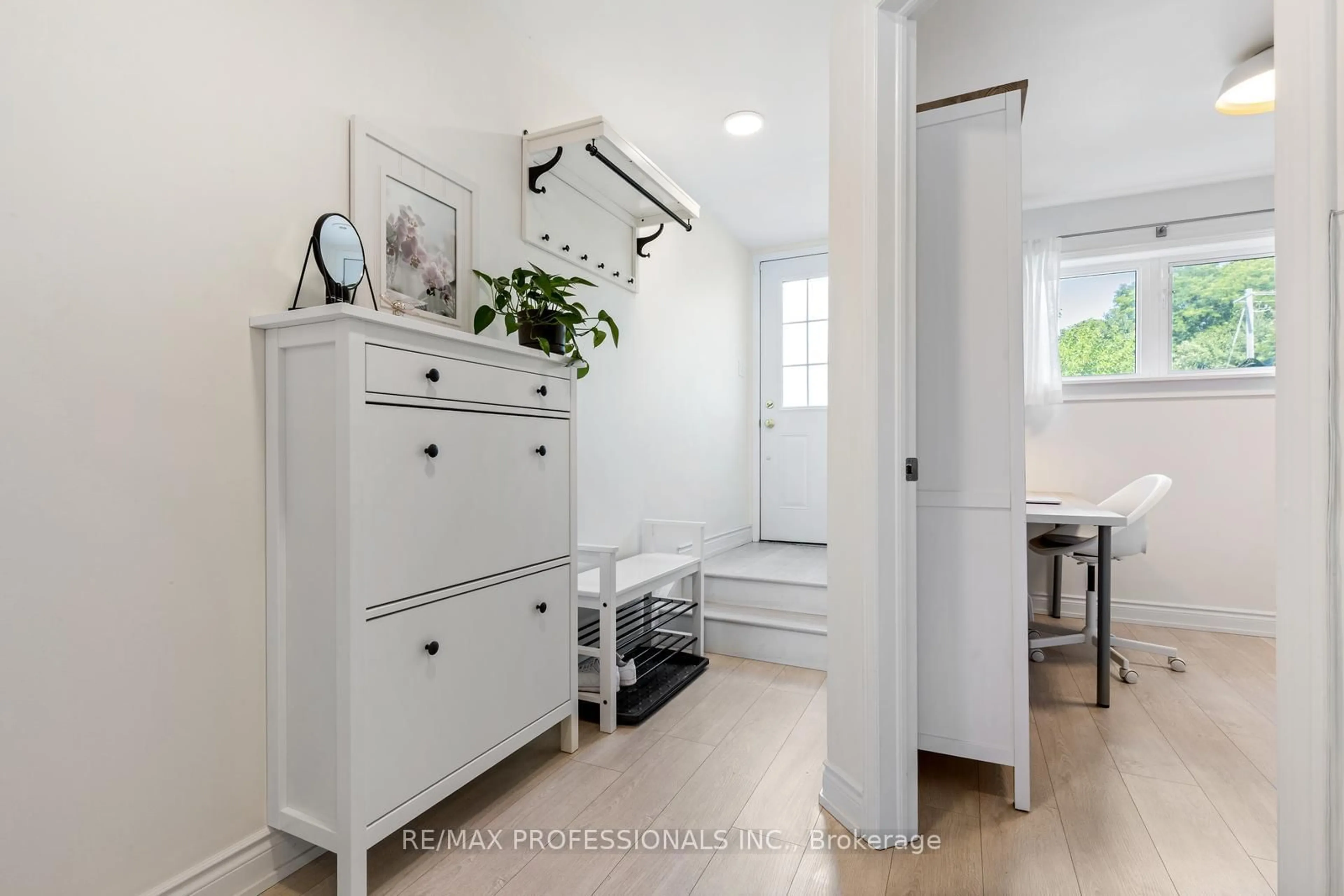 Indoor entryway for 55 Turntable Cres #70, Toronto Ontario M6H 4K8