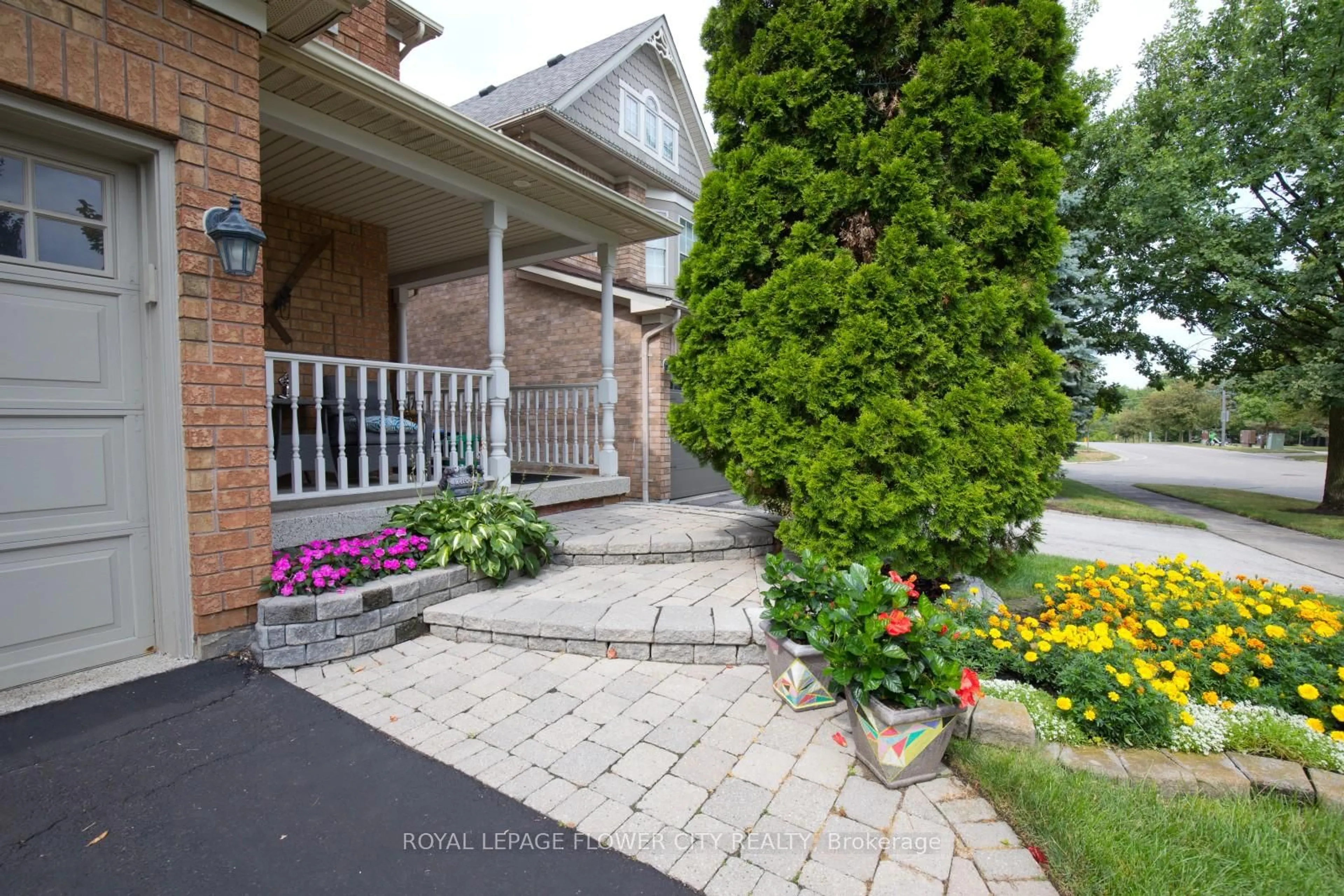Patio, street for 6936 Historic Tr, Mississauga Ontario L5W 1C2