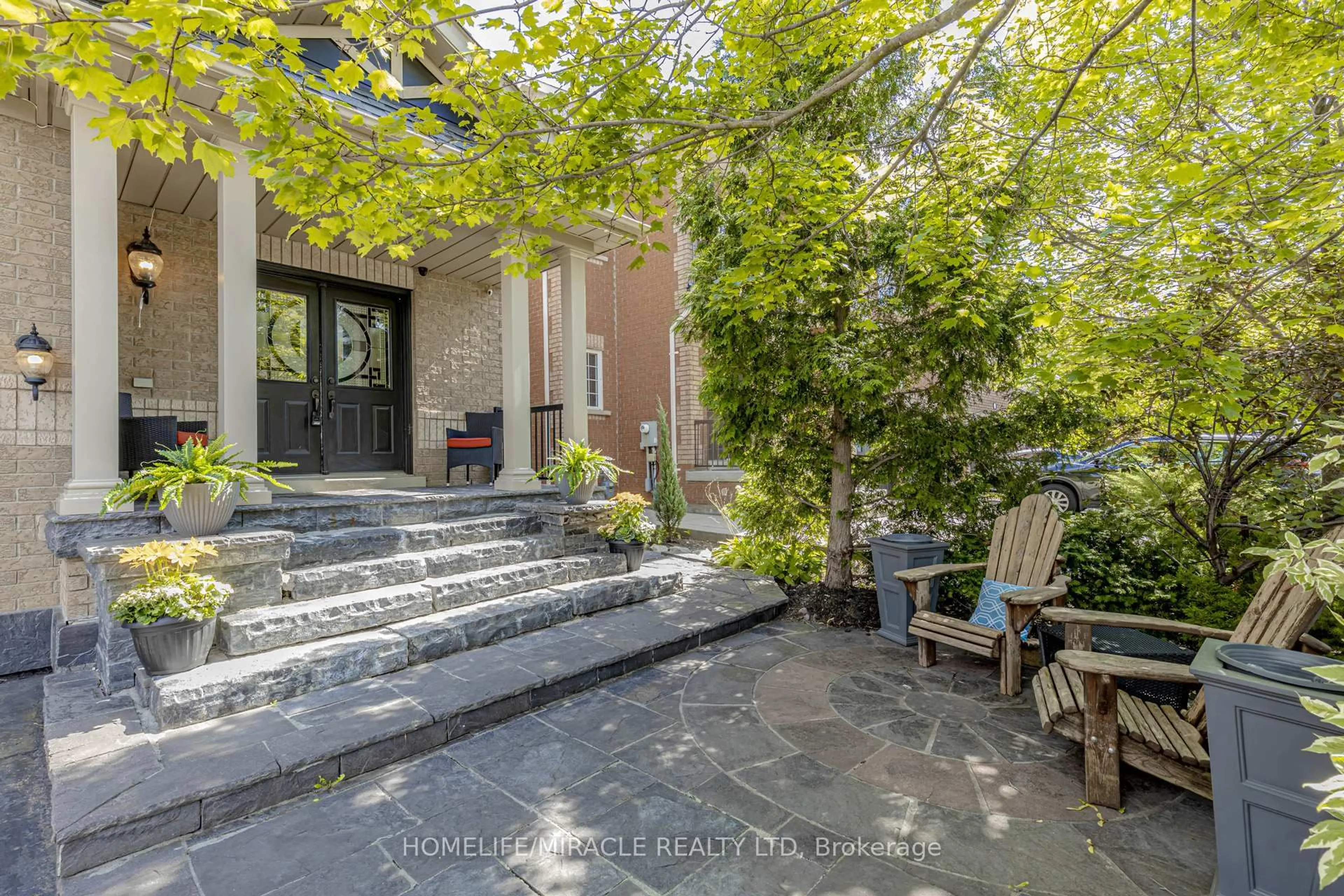 Patio, street for 32 Masters Green Cres, Brampton Ontario L7A 3K6