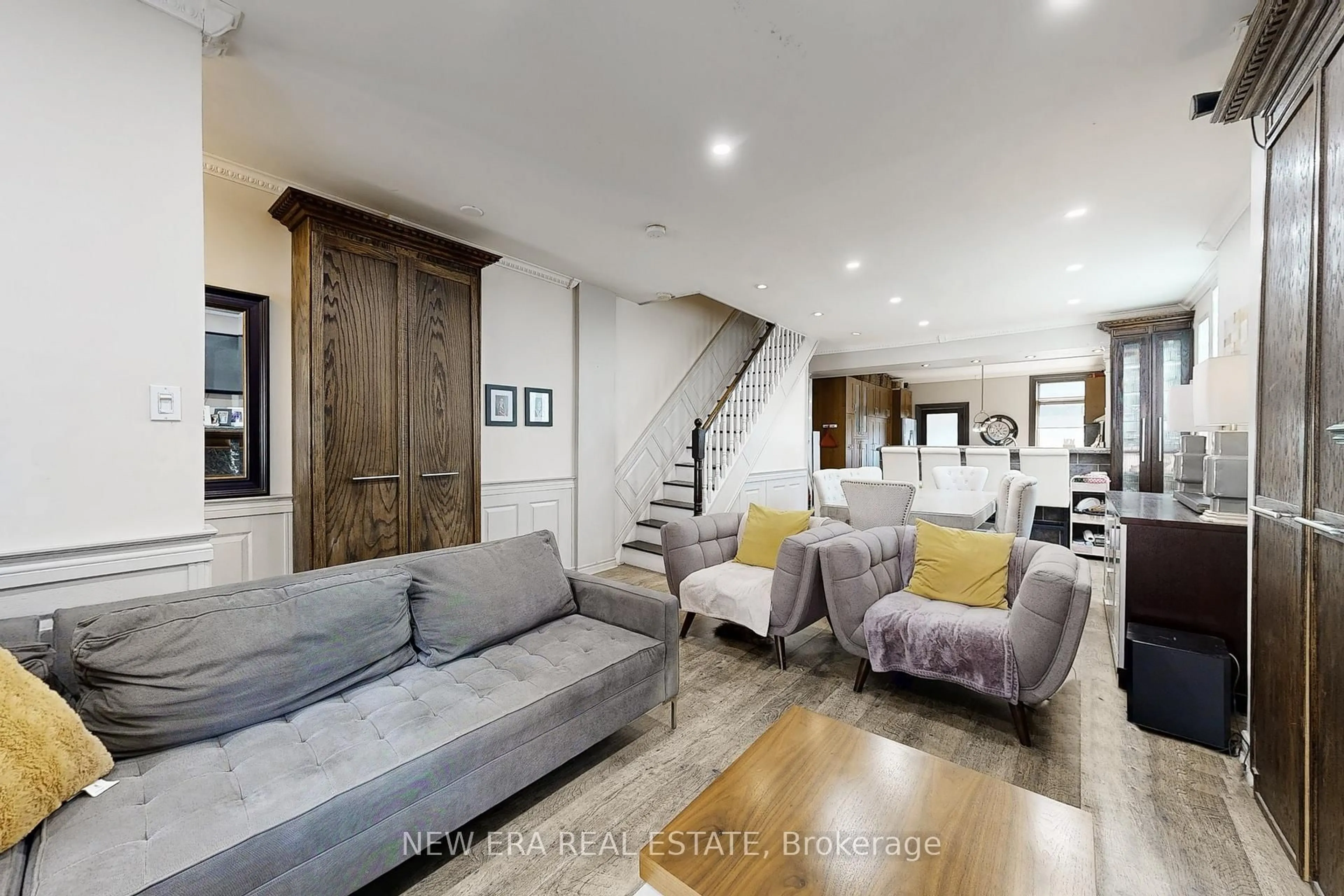 Living room with furniture, unknown for 53 Burnfield Ave, Toronto Ontario M6G 1Y4