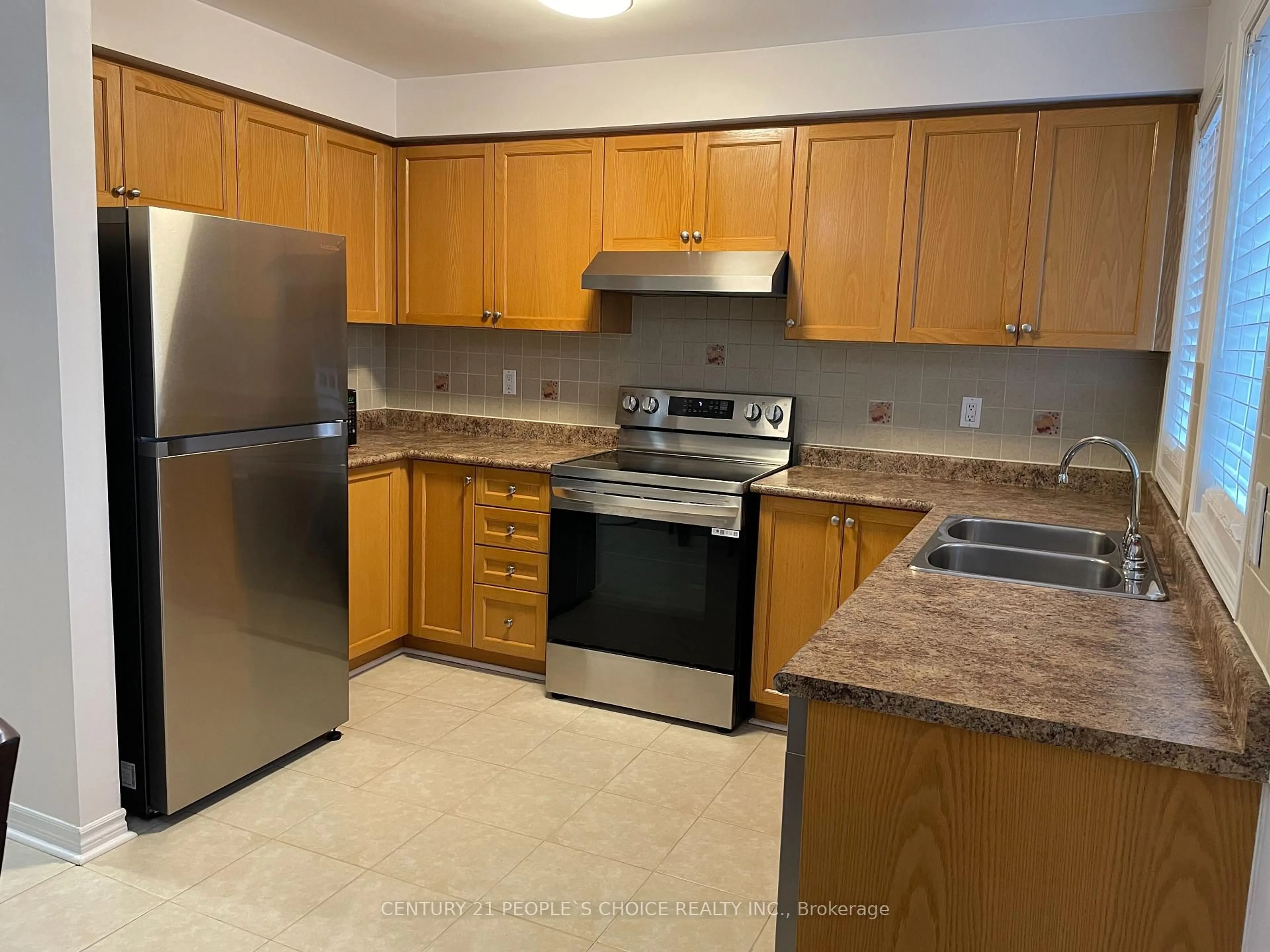 Standard kitchen, unknown for 83 Spadina Rd, Brampton Ontario L6X 4X6