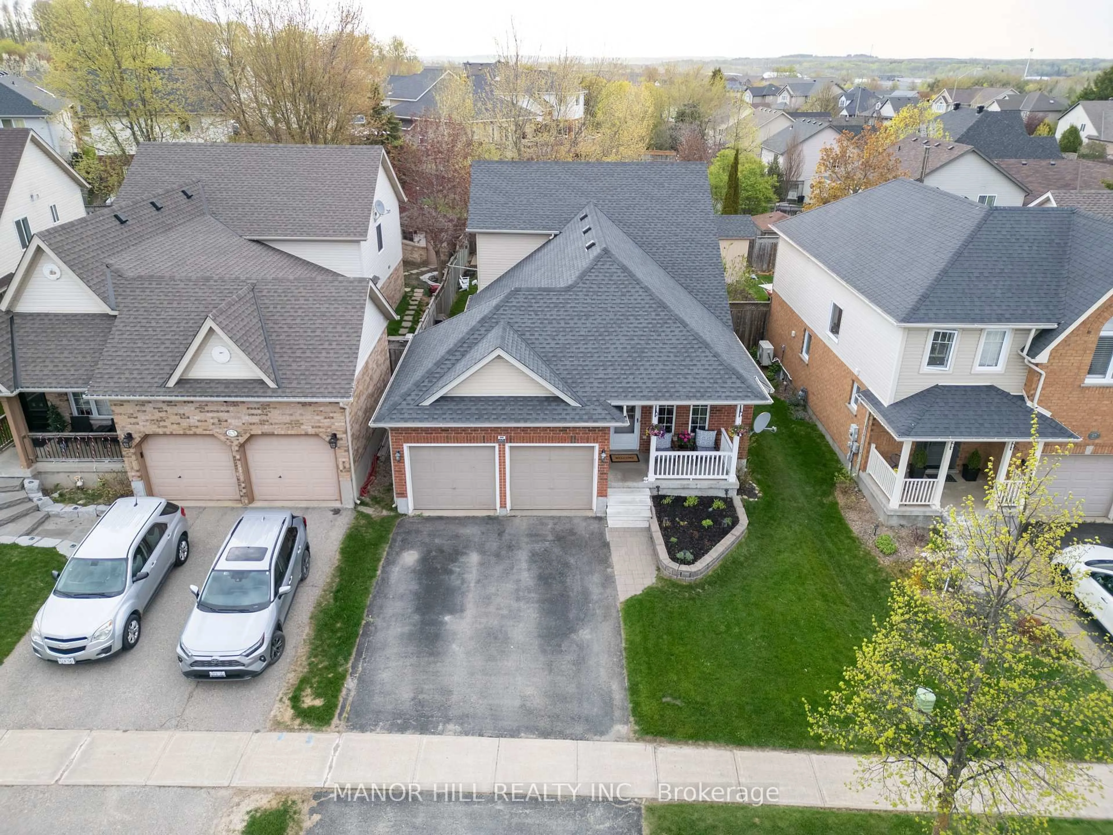 A pic from outside/outdoor area/front of a property/back of a property/a pic from drone, street for 65 Sherwood St, Orangeville Ontario L9W 5E6