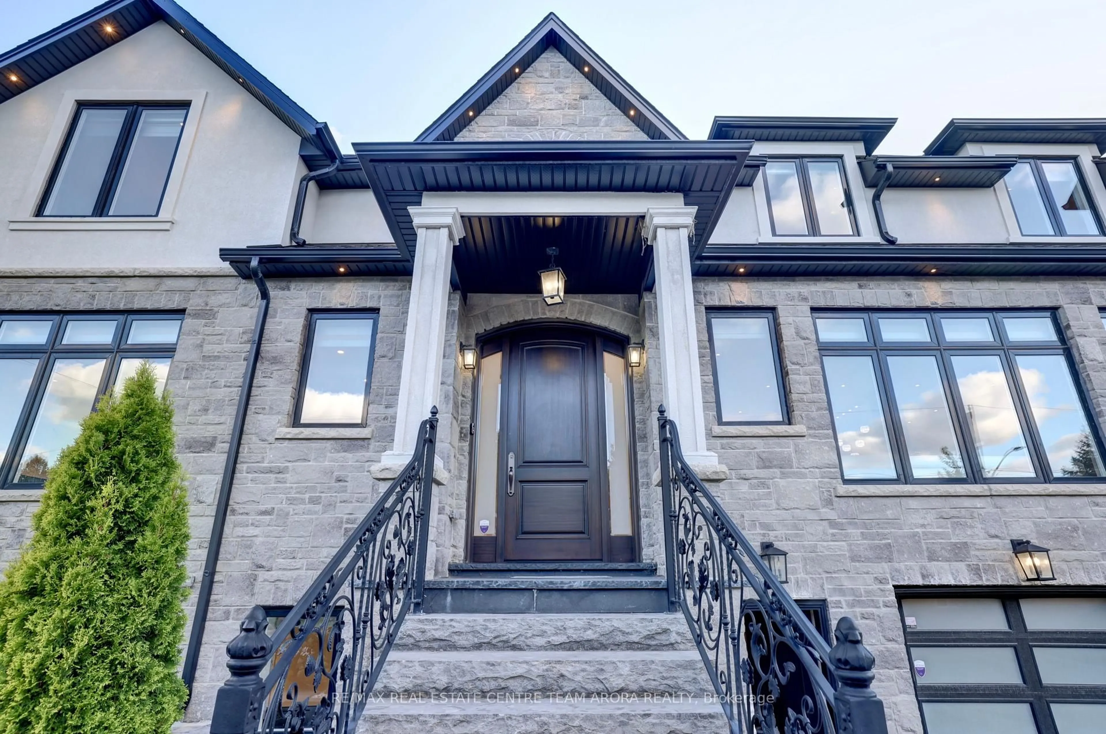 Unknown for 26 Pioneer Dr, Mississauga Ontario L5M 1G9
