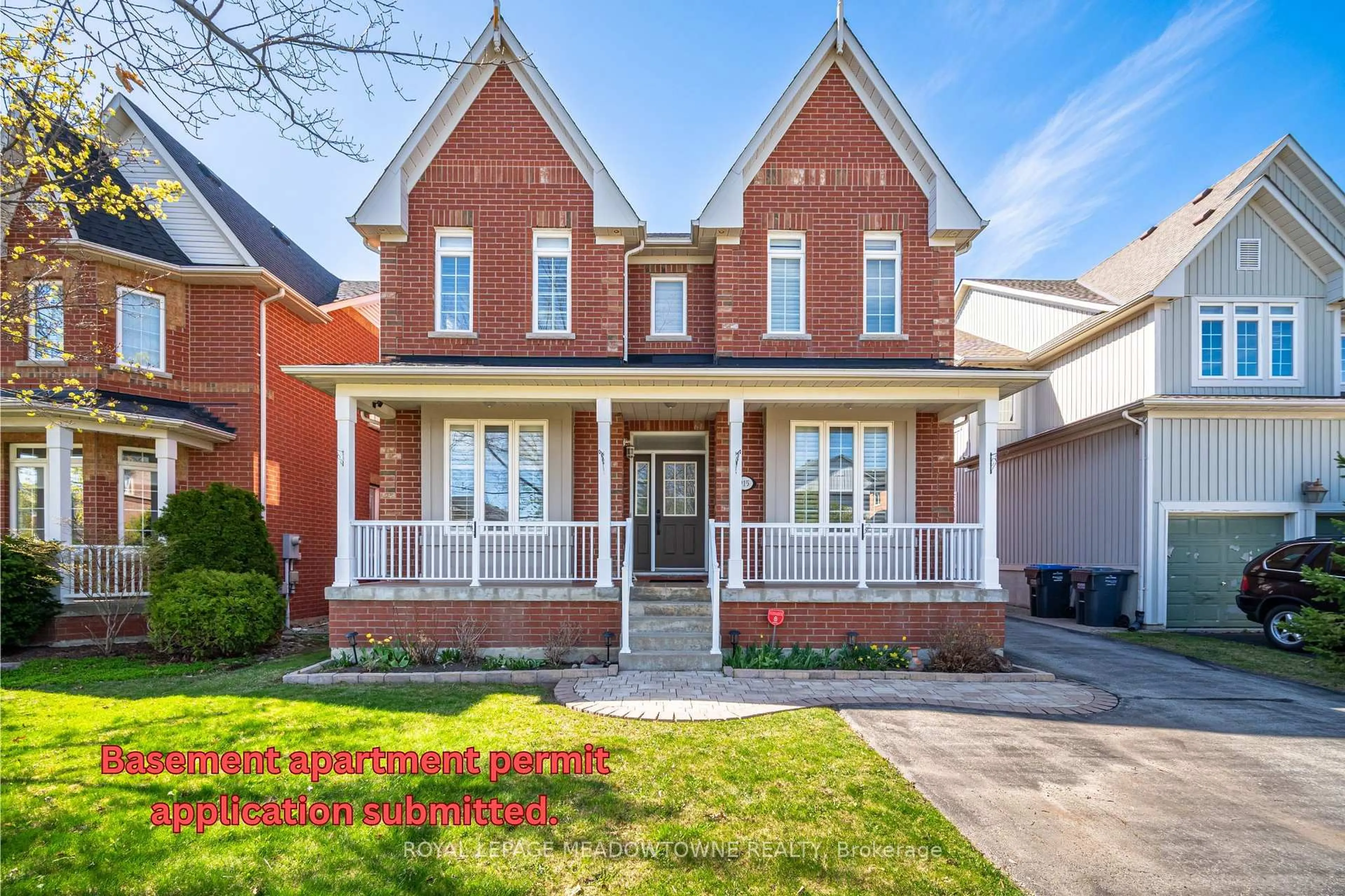 Home with brick exterior material, street for 915 Gaslight Way, Mississauga Ontario L5W 1A2