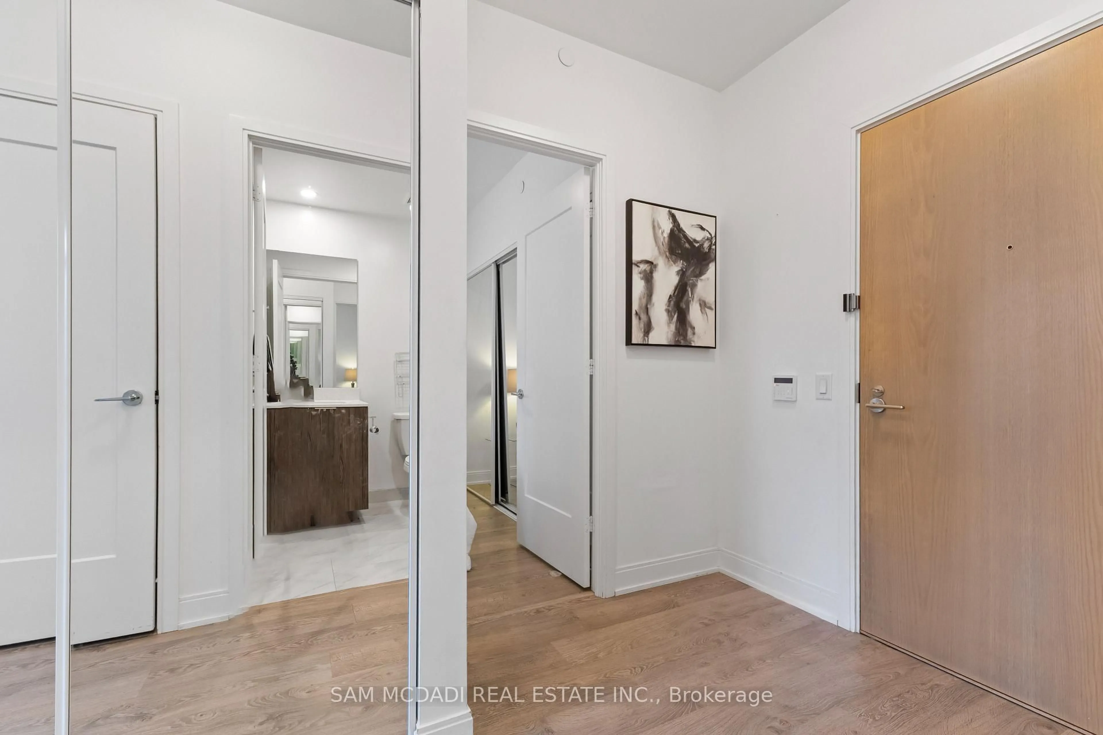 Indoor entryway for 65 Annie Craig Dr #1405, Toronto Ontario M8V 0C4