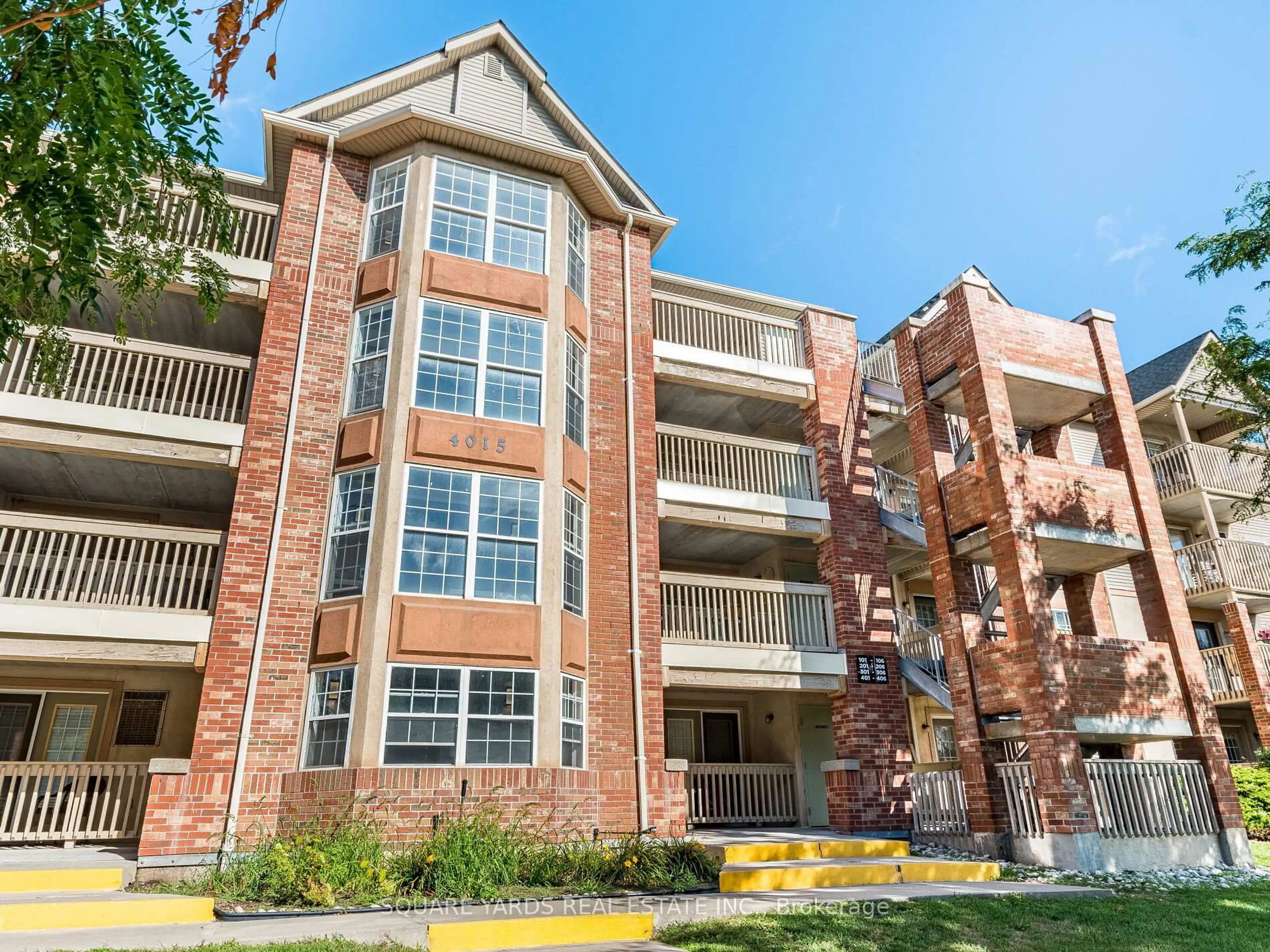 Home with brick exterior material, building for 4015 Kilmer Dr #402, Burlington Ontario L7M 4M4