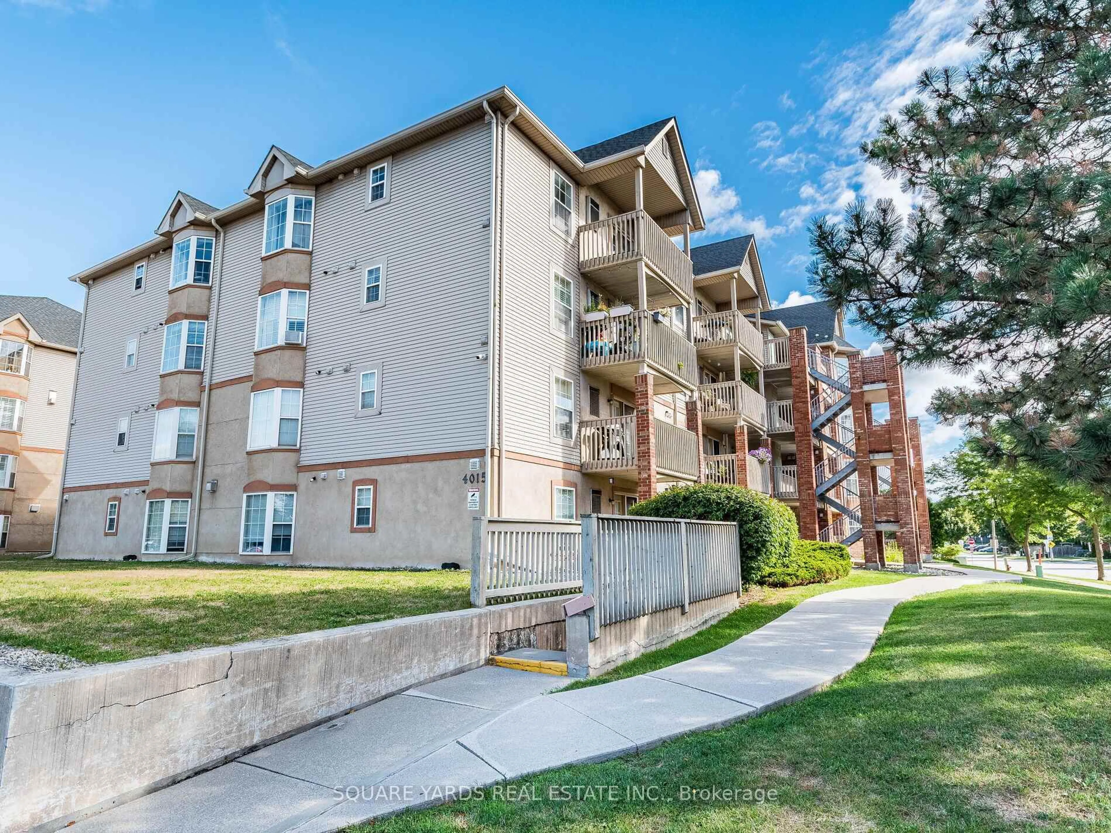 A pic from outside/outdoor area/front of a property/back of a property/a pic from drone, unknown for 4015 Kilmer Dr #402, Burlington Ontario L7M 4M4